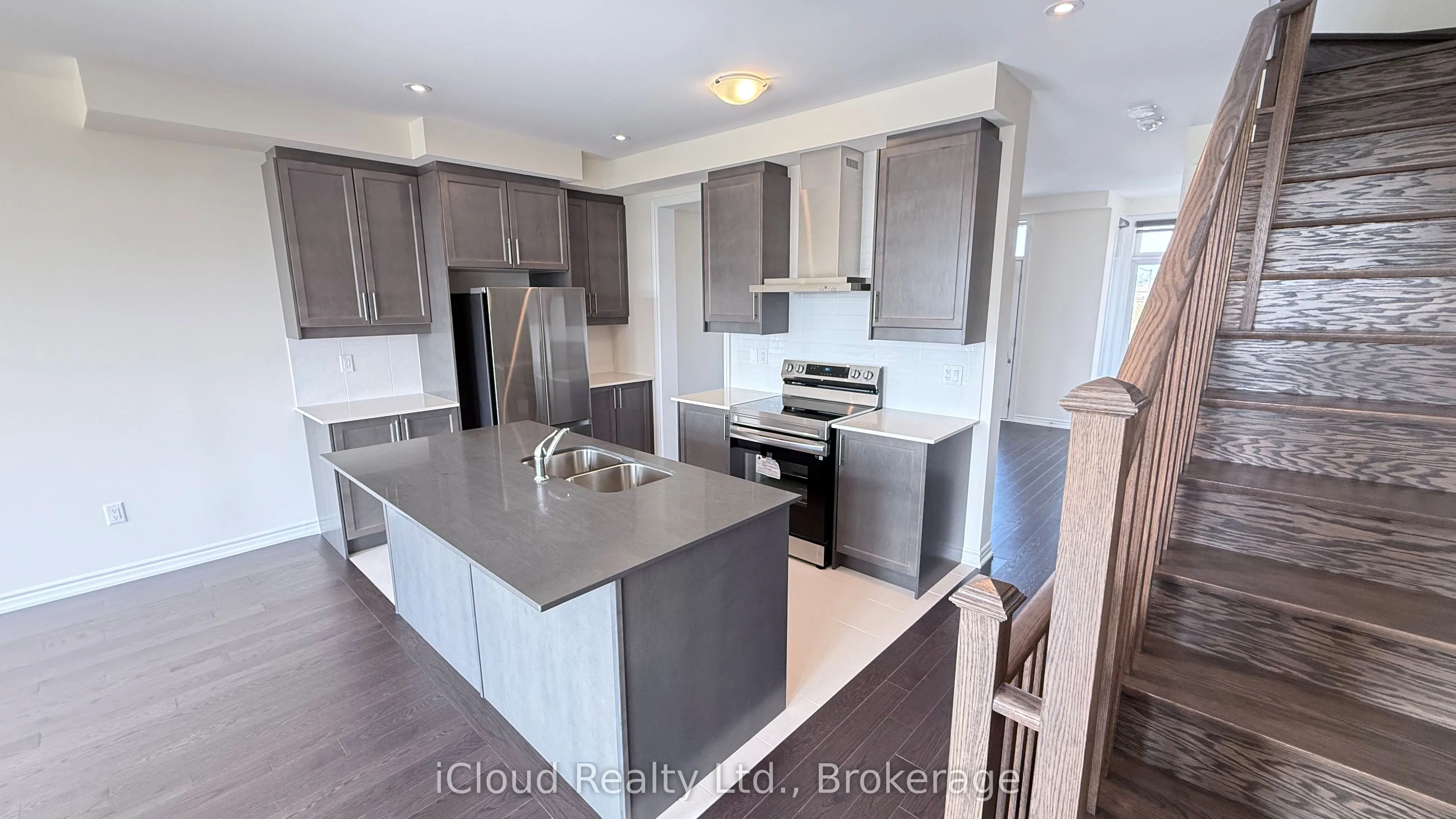 79 Donald Ficht Crescent W
