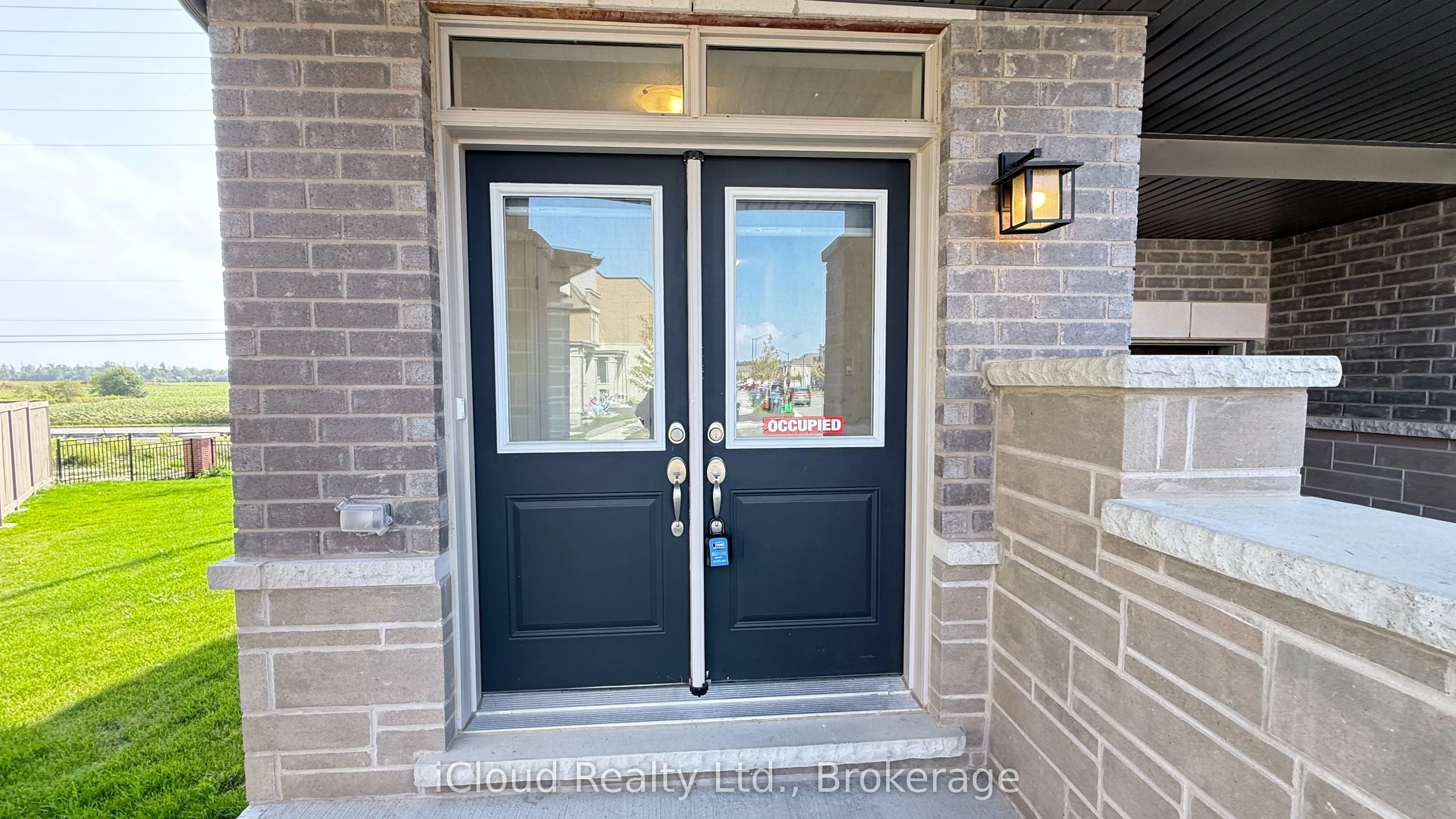 79 Donald Ficht Crescent W