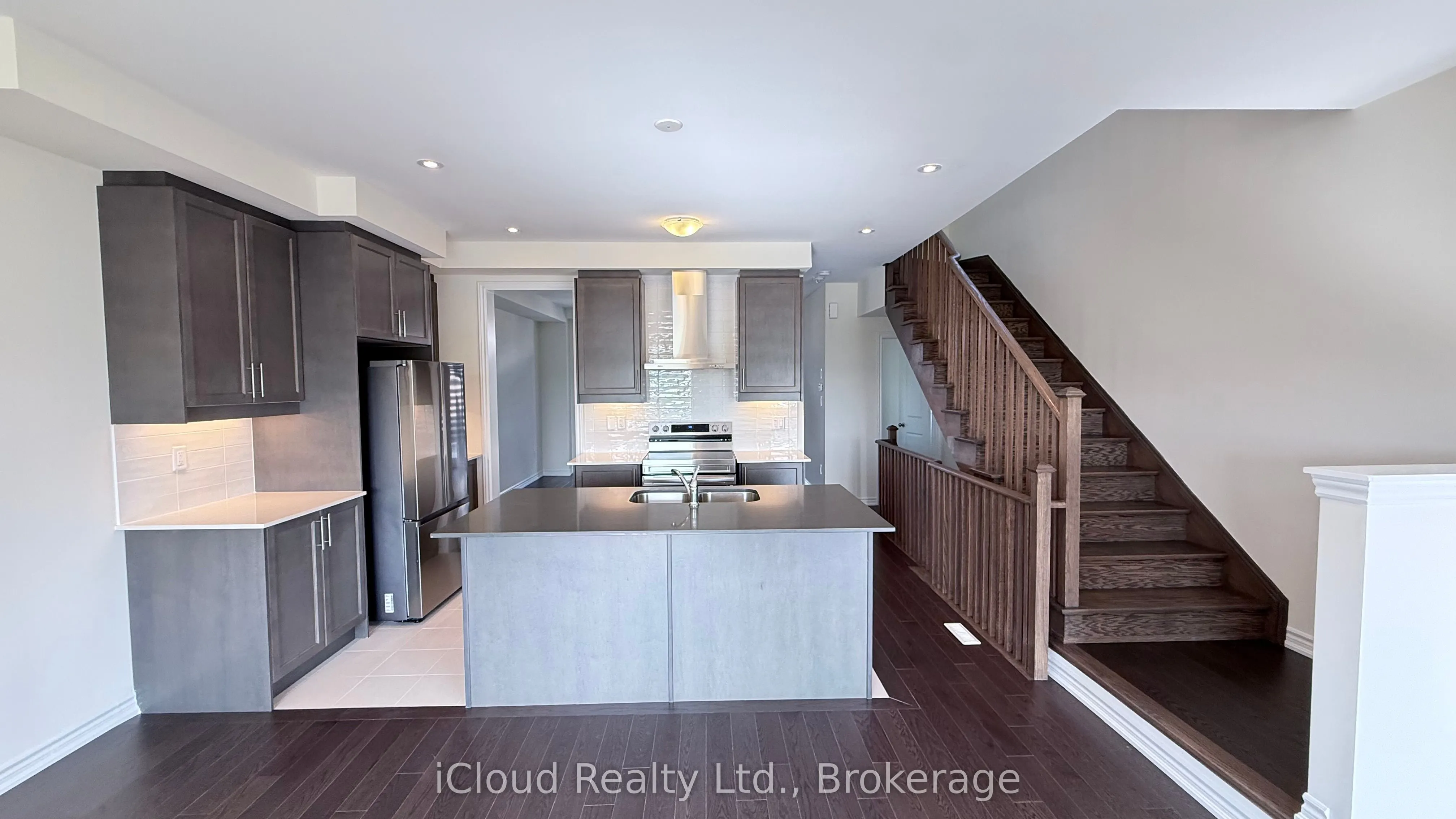 79 Donald Ficht Crescent W