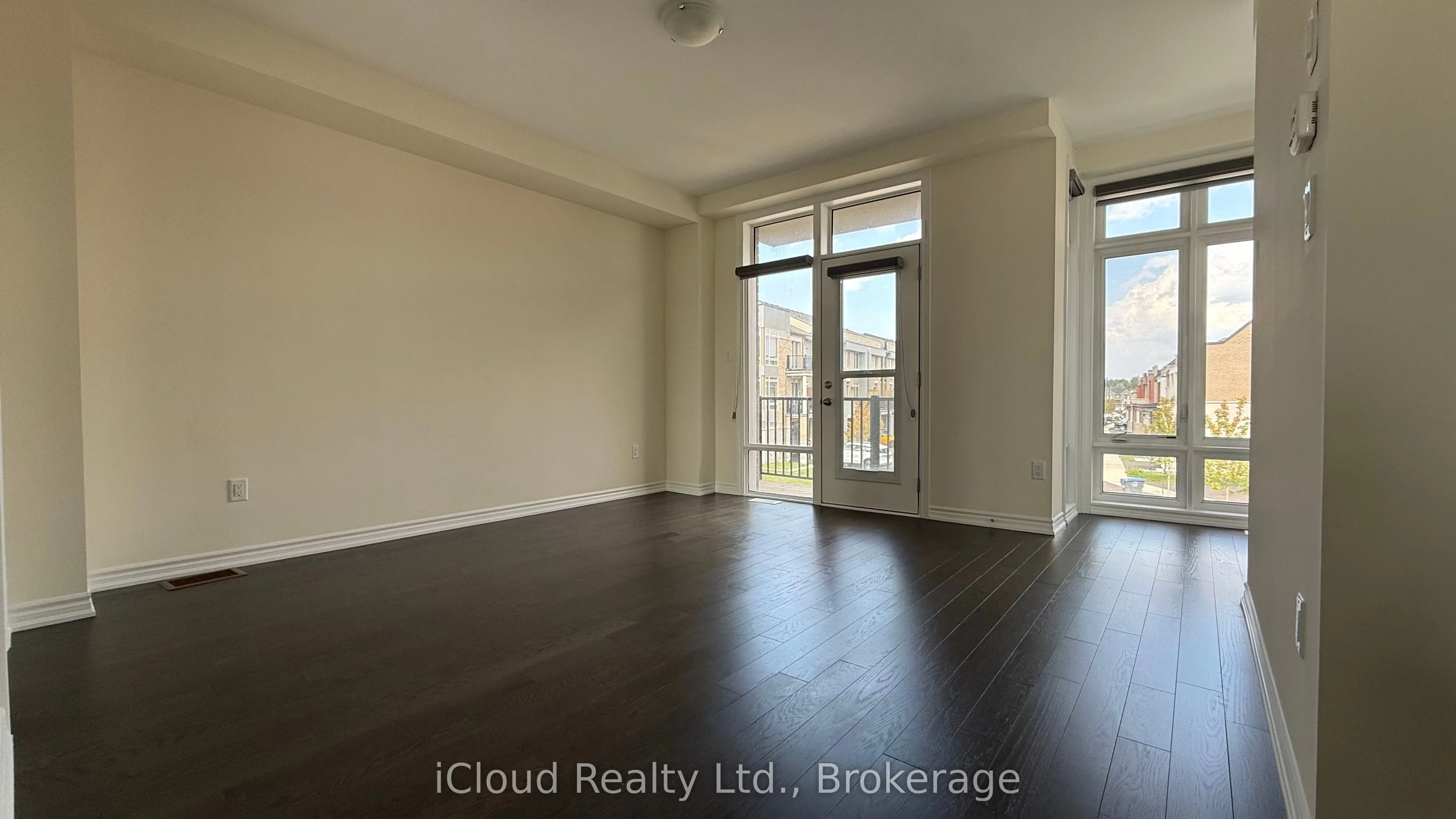 79 Donald Ficht Crescent W