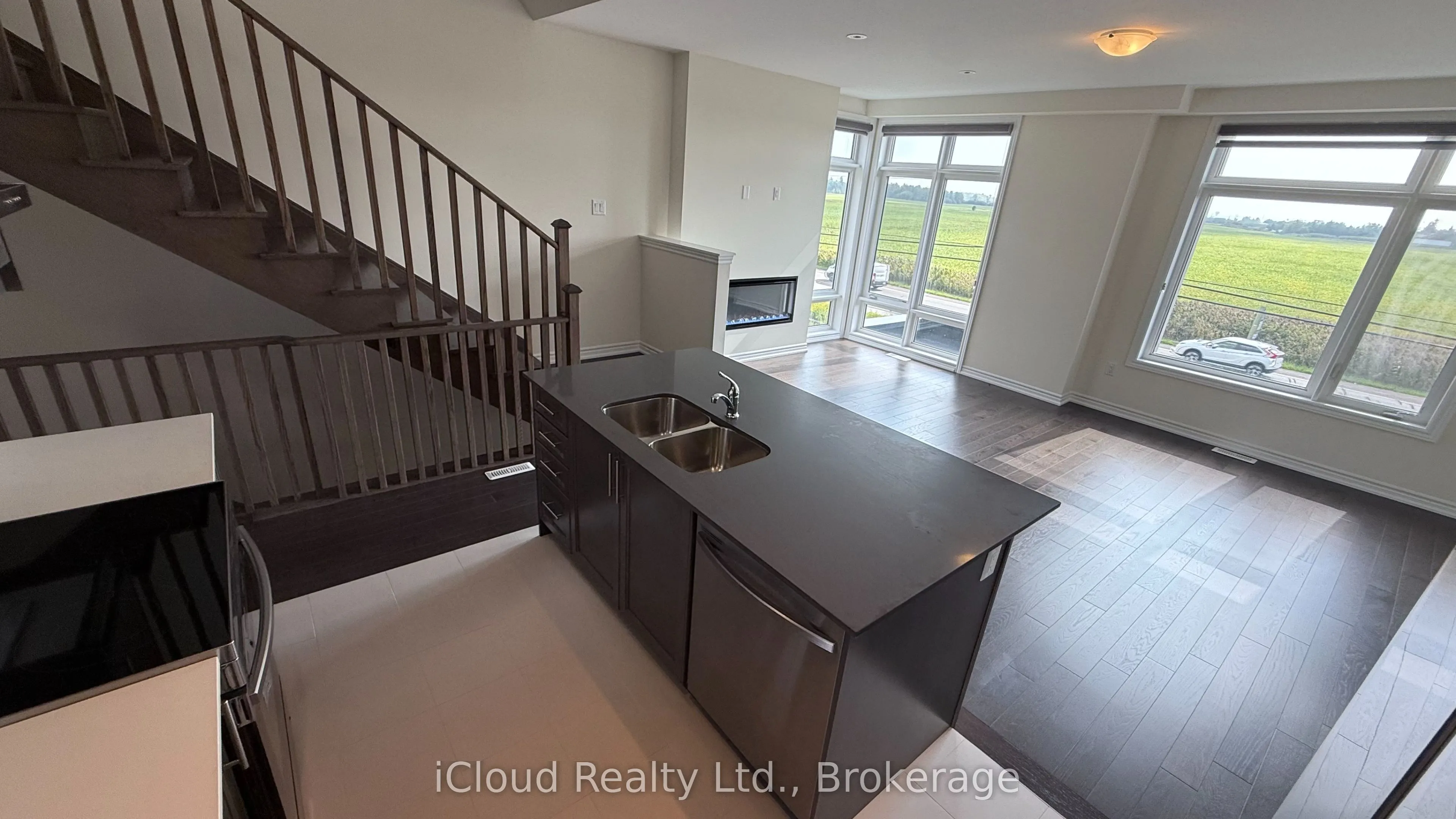 79 Donald Ficht Crescent W