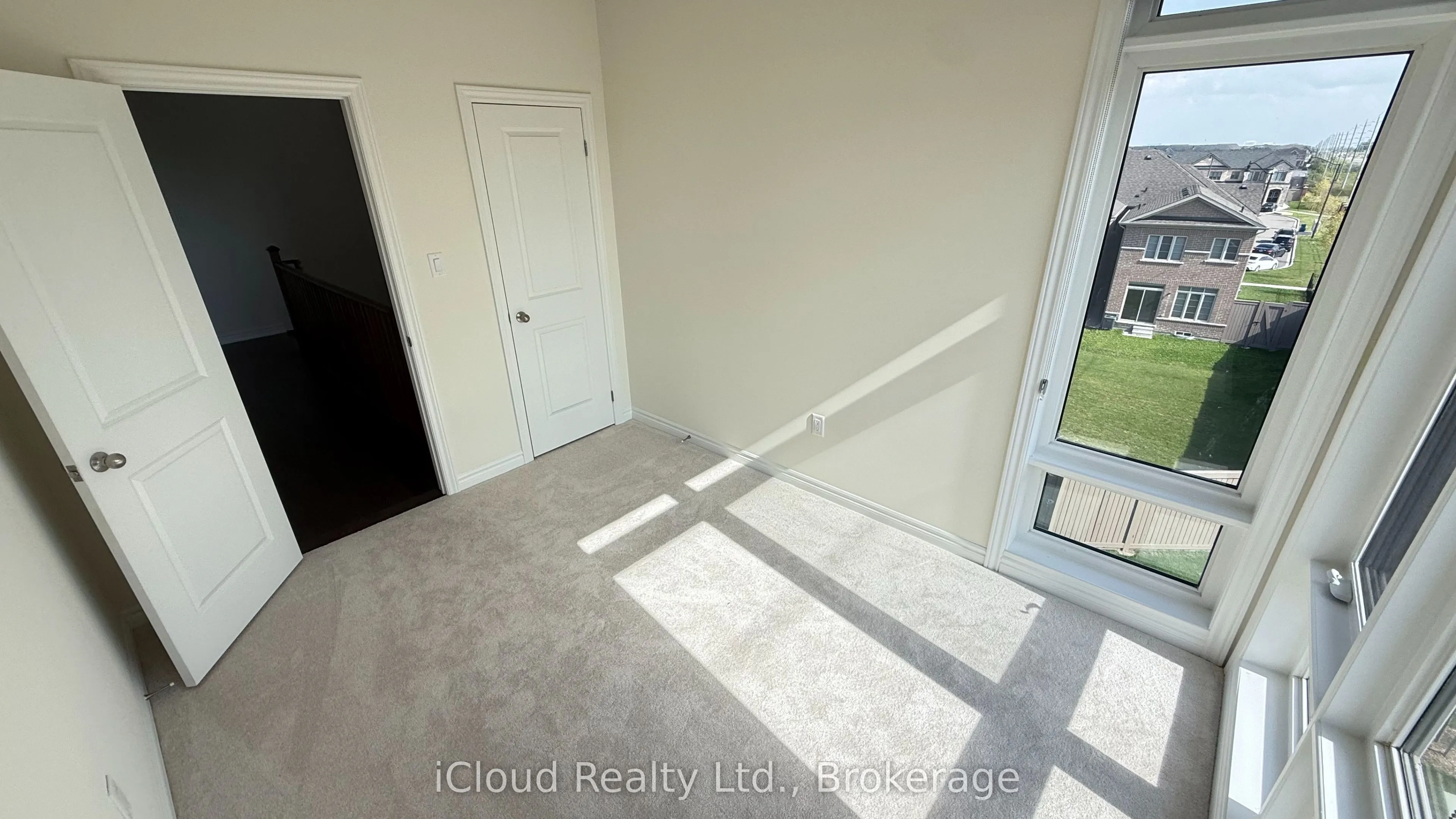 79 Donald Ficht Crescent W