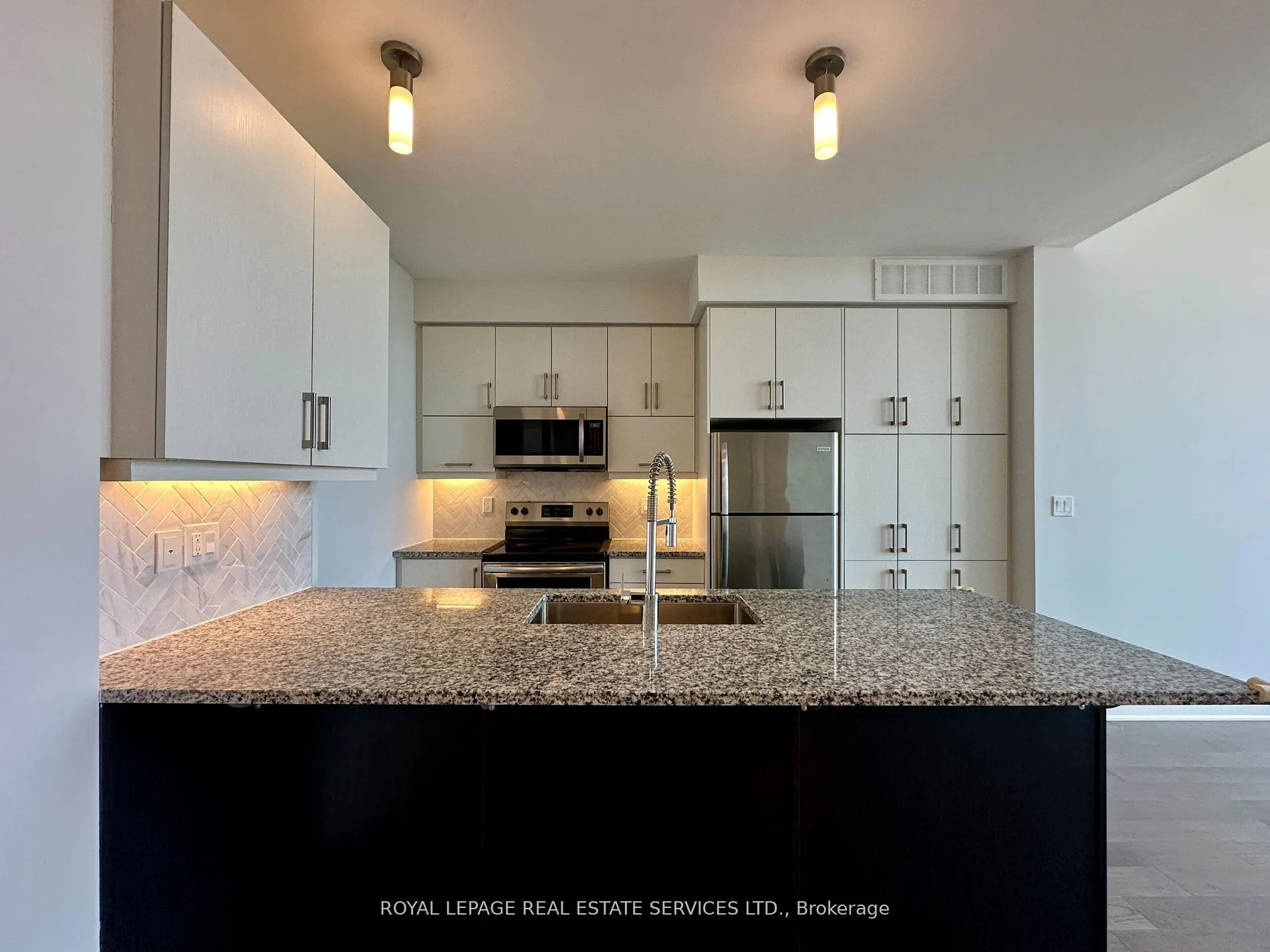 3028 Creekshore Common, #410