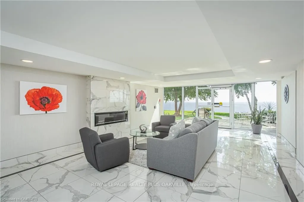 5280 Lakeshore Road, #404