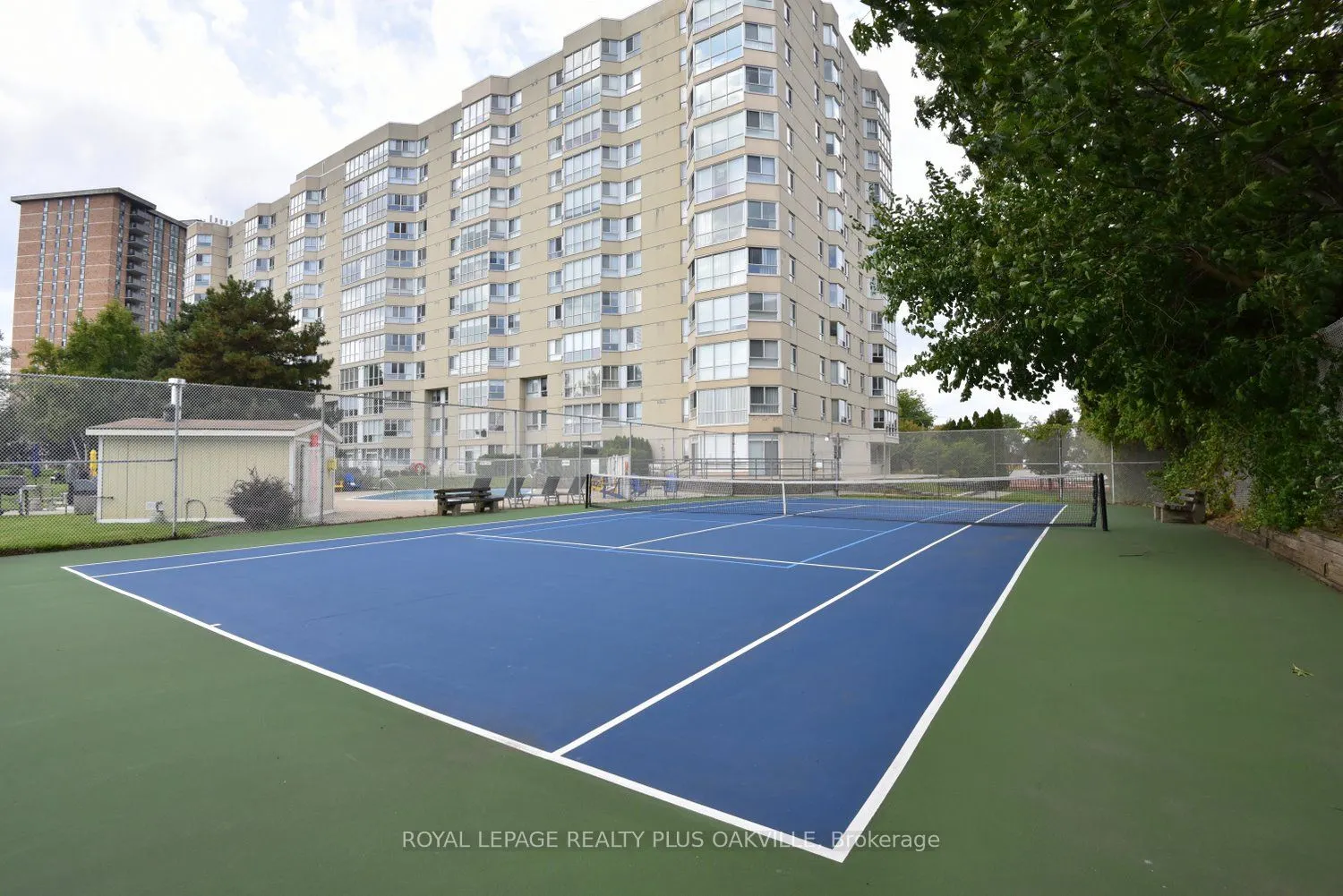 5280 Lakeshore Road, #404