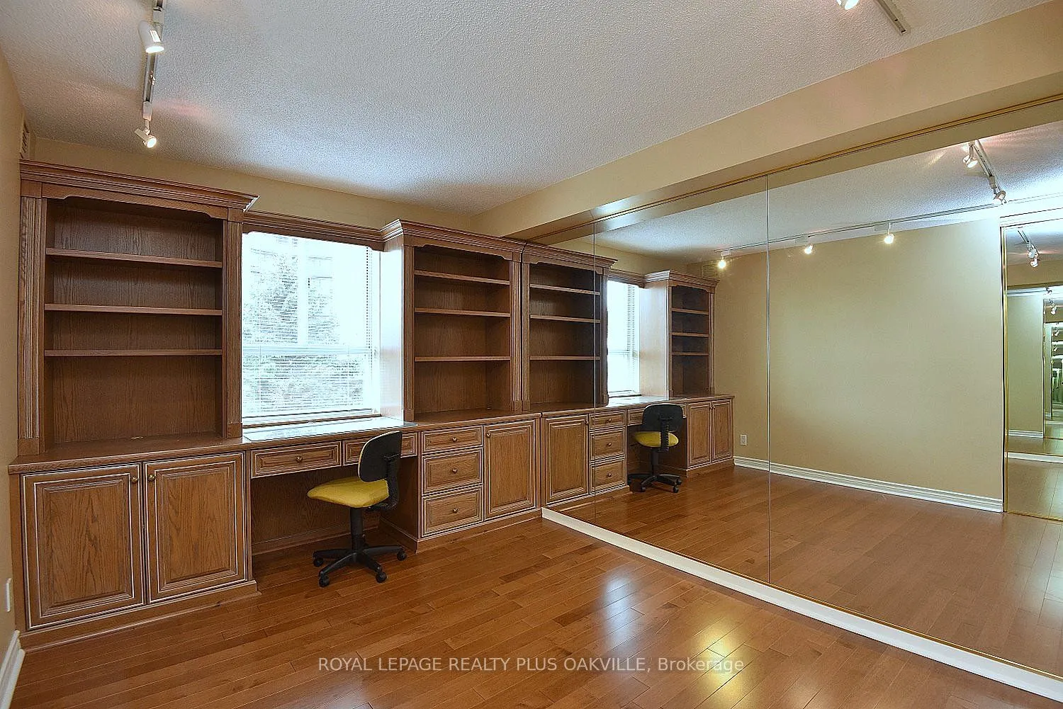 5280 Lakeshore Road, #404