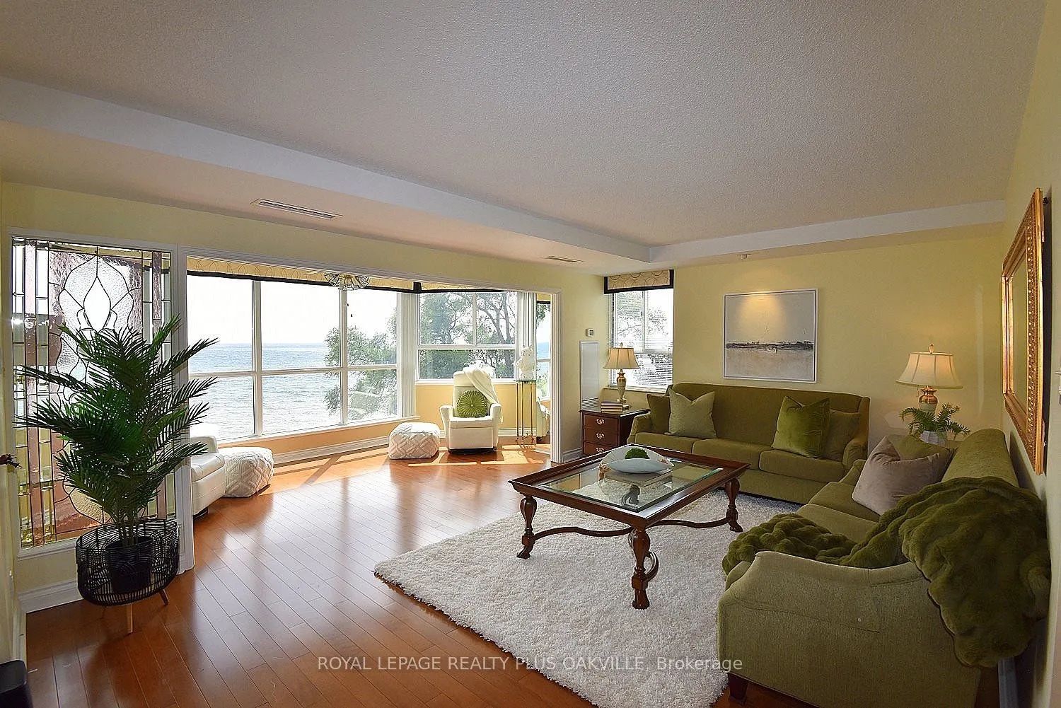 5280 Lakeshore Road, #404