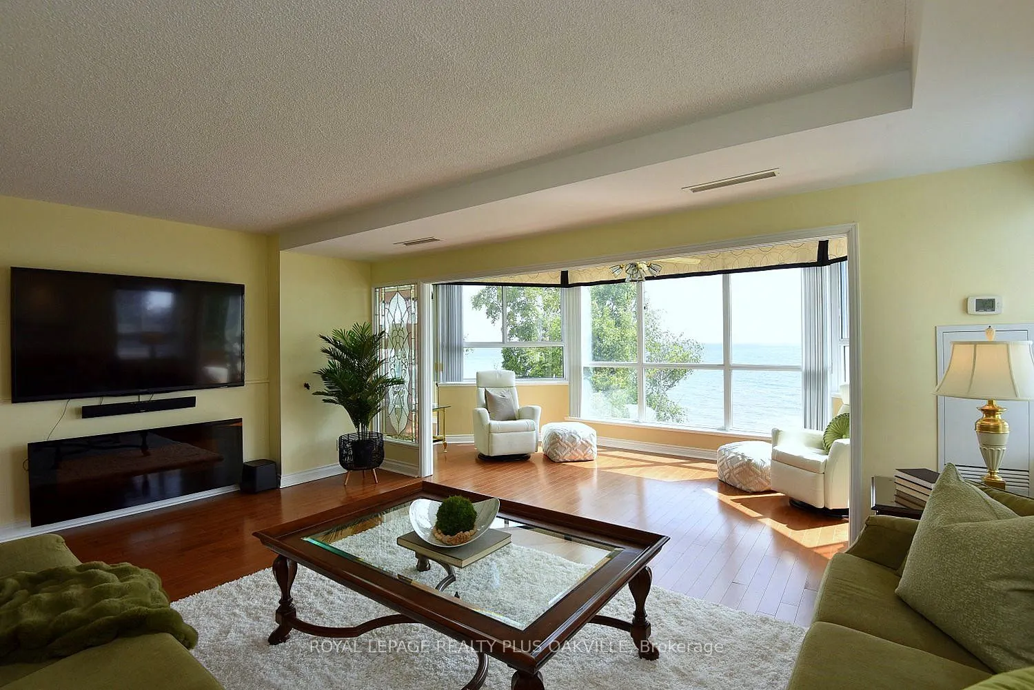 5280 Lakeshore Road, #404