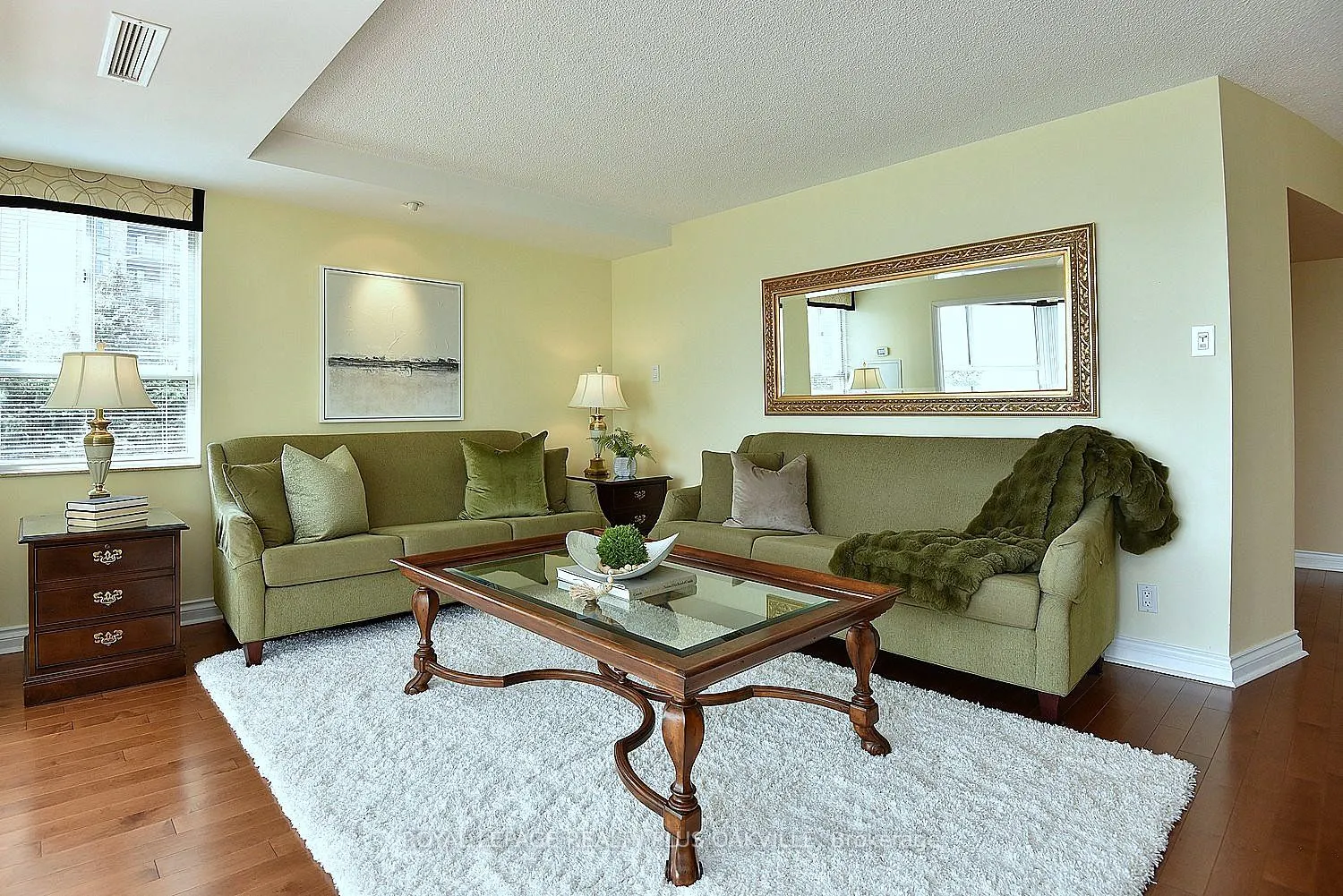 5280 Lakeshore Road, #404