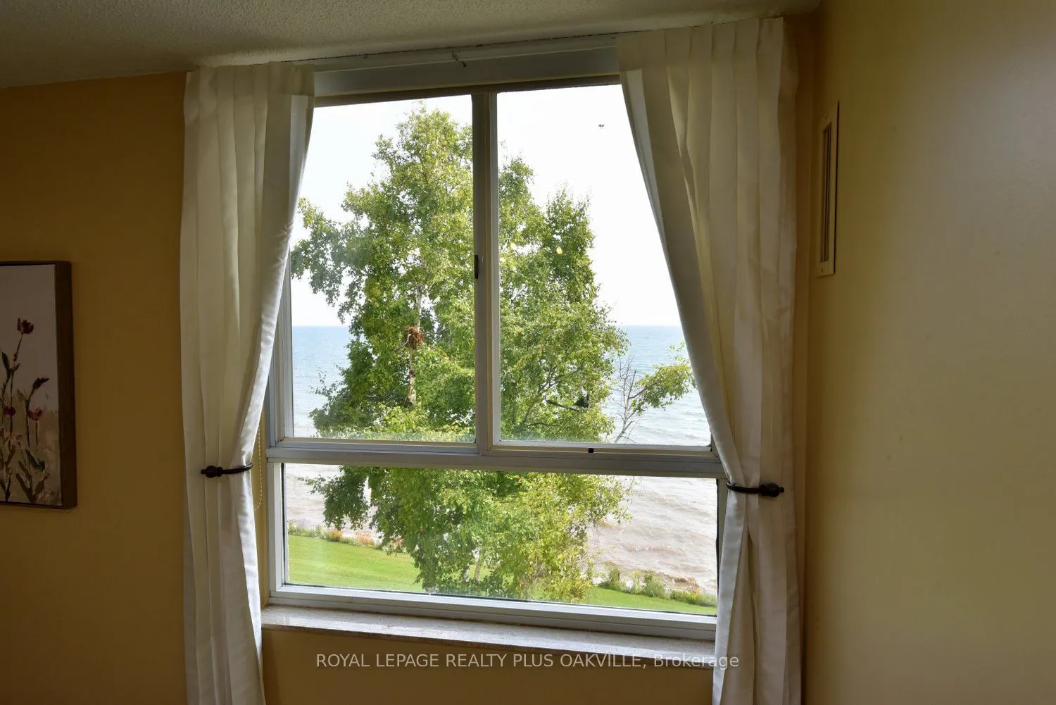 5280 Lakeshore Road, #404