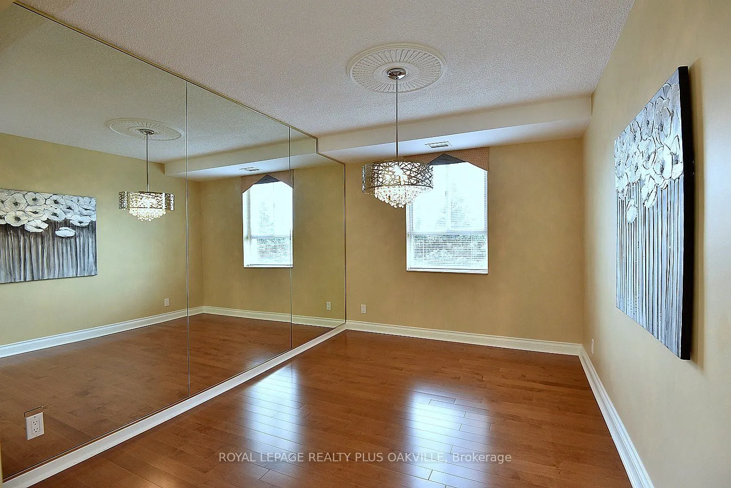 5280 Lakeshore Road, #404