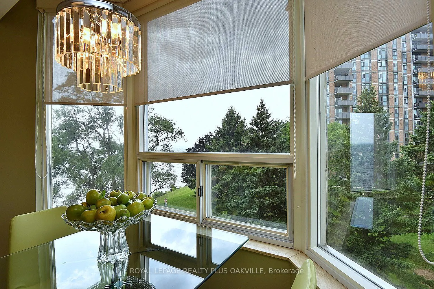 5280 Lakeshore Road, #404