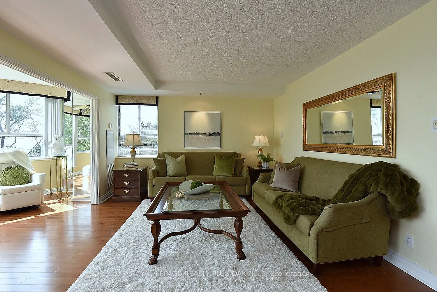 5280 Lakeshore Road, #404