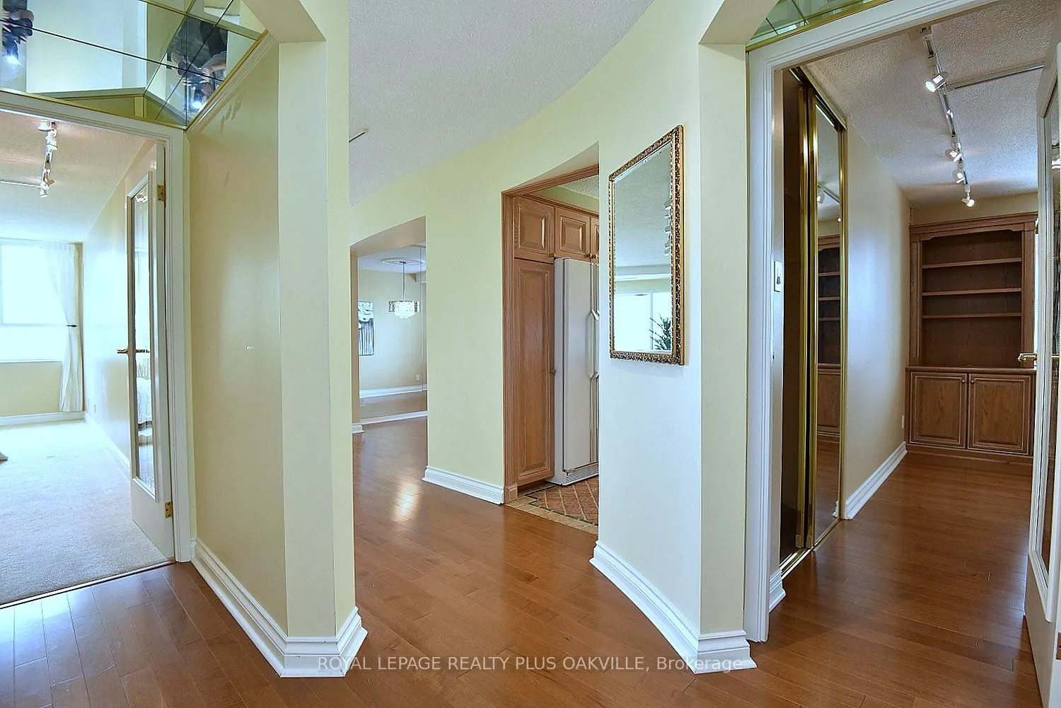 5280 Lakeshore Road, #404