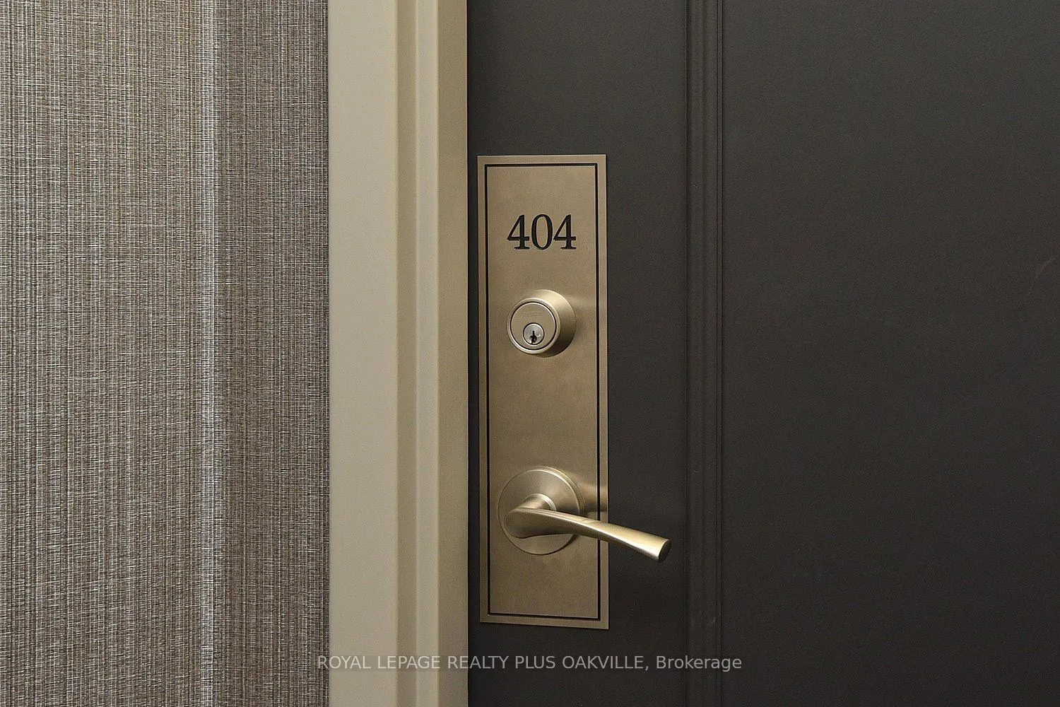 5280 Lakeshore Road, #404