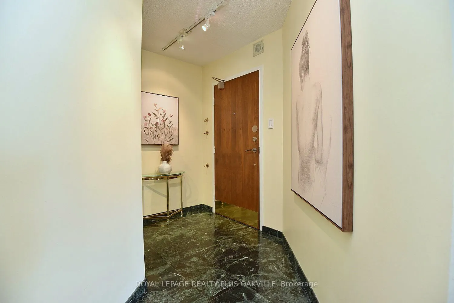 5280 Lakeshore Road, #404