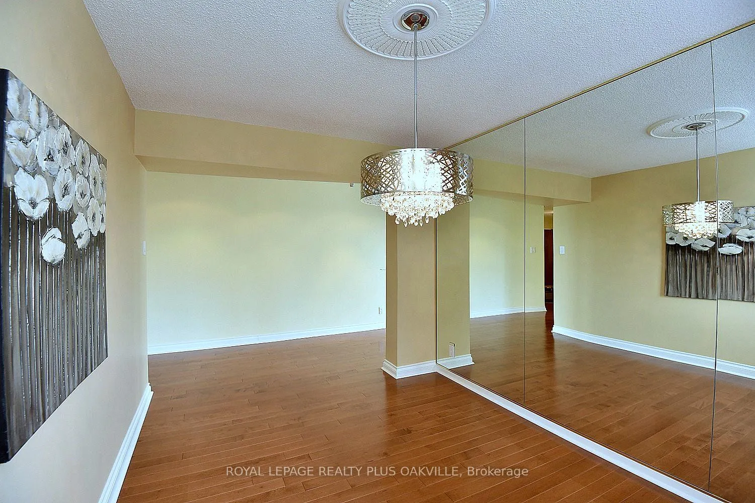5280 Lakeshore Road, #404
