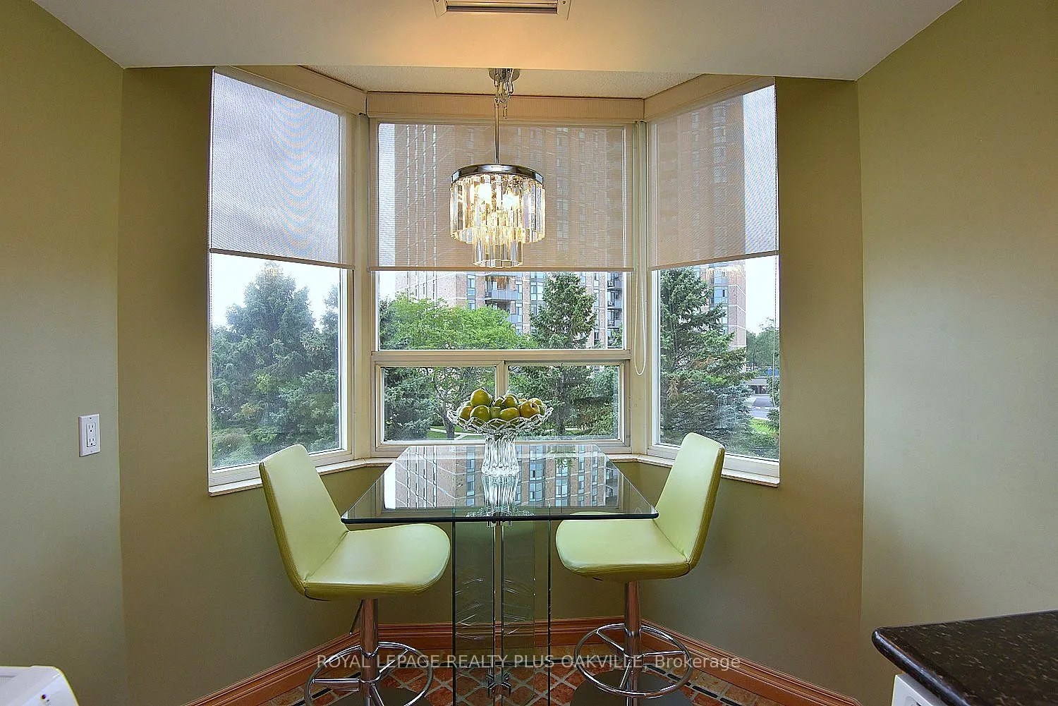 5280 Lakeshore Road, #404