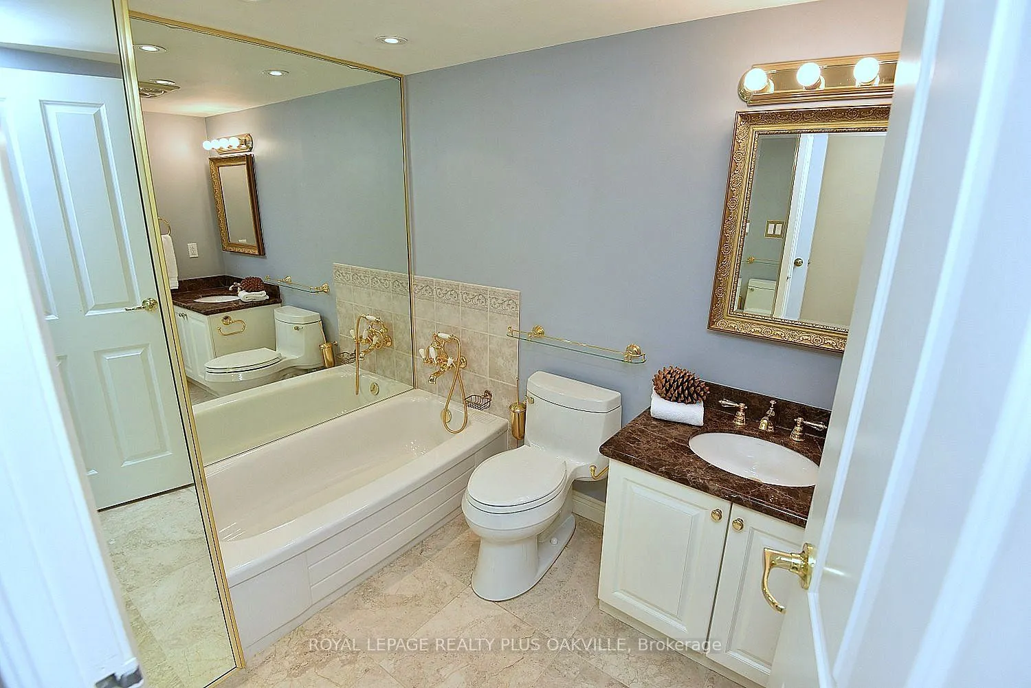 5280 Lakeshore Road, #404