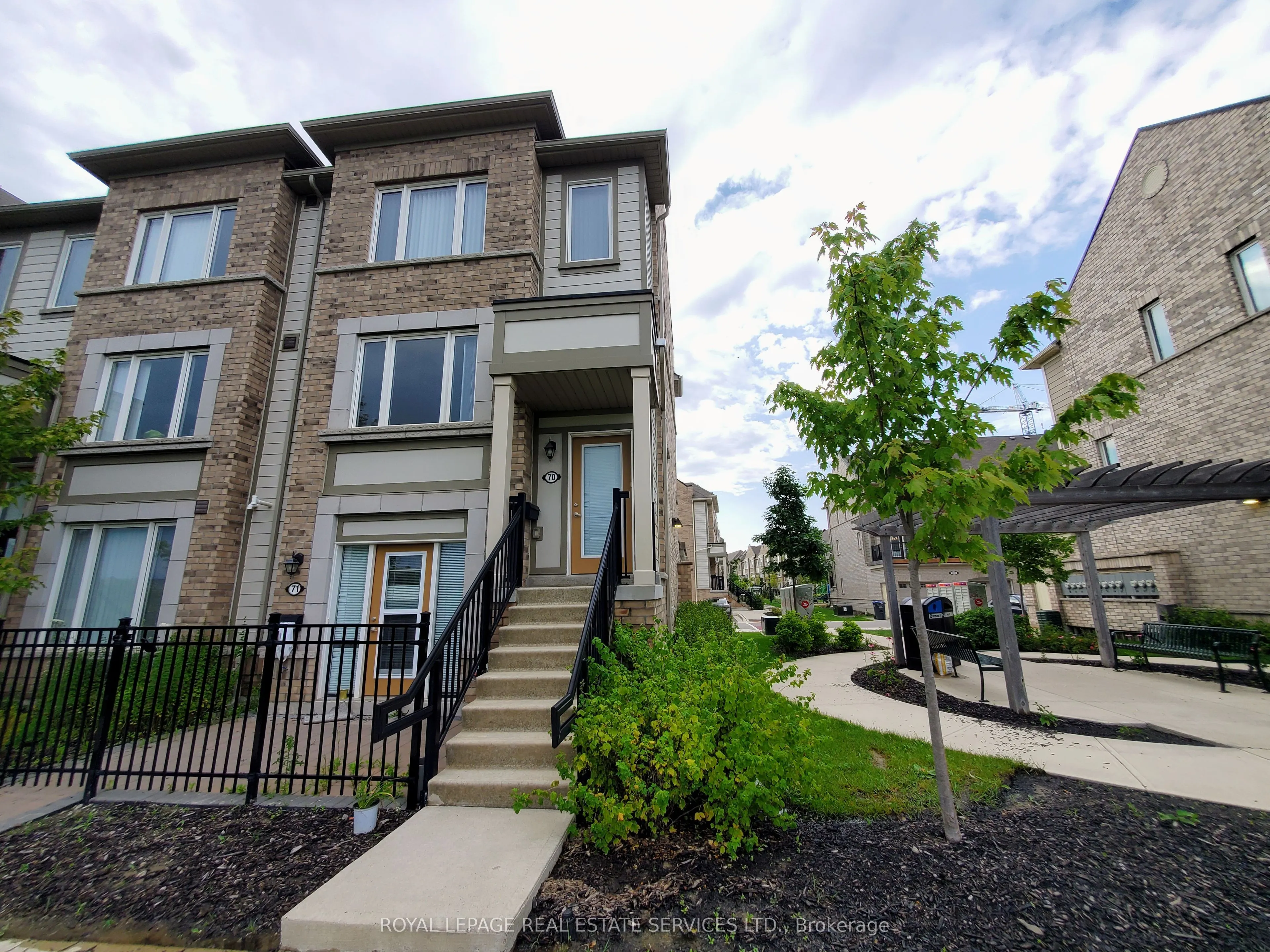 1 Beckenrose Court, #70