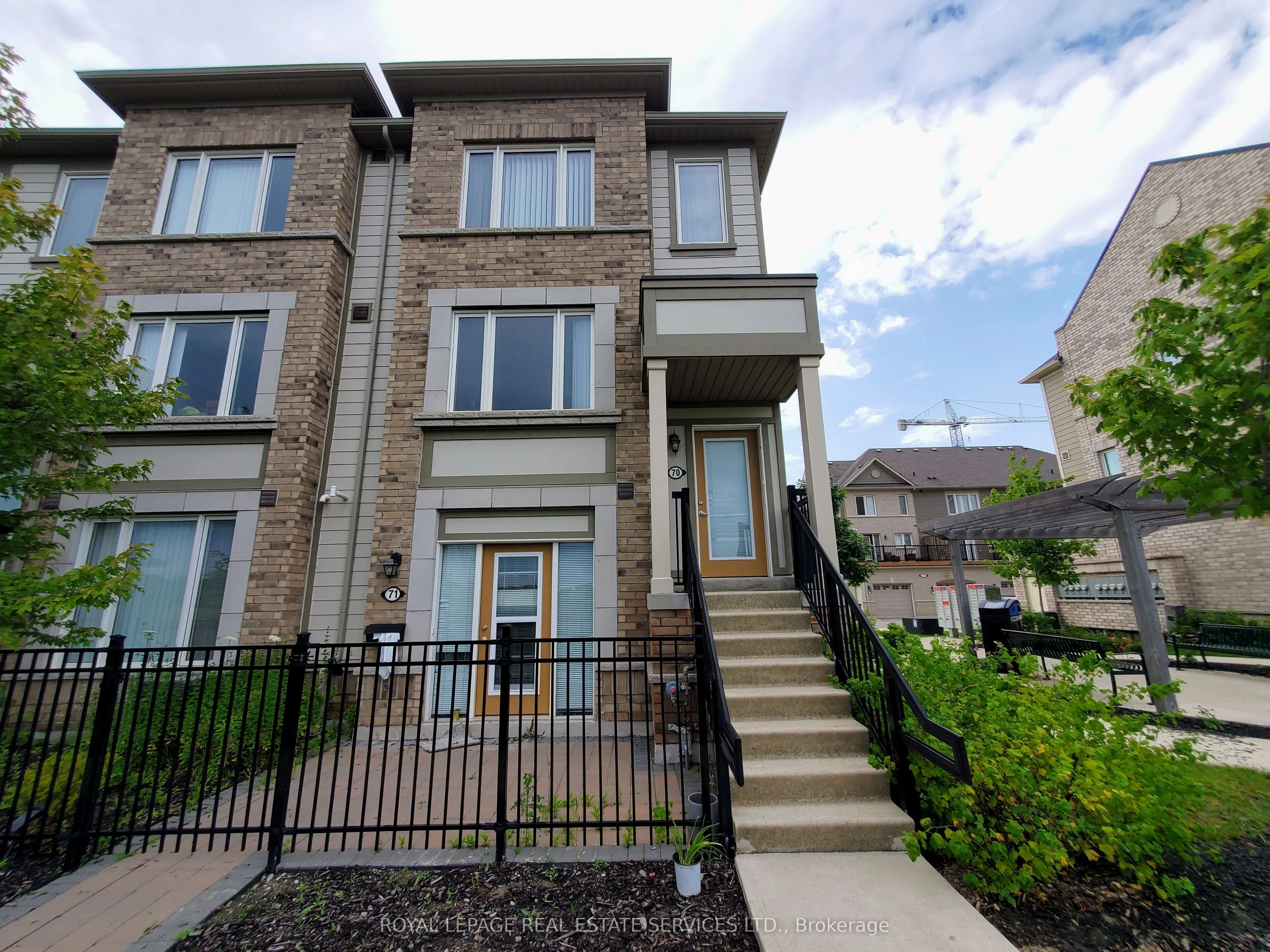 1 Beckenrose Court, #70