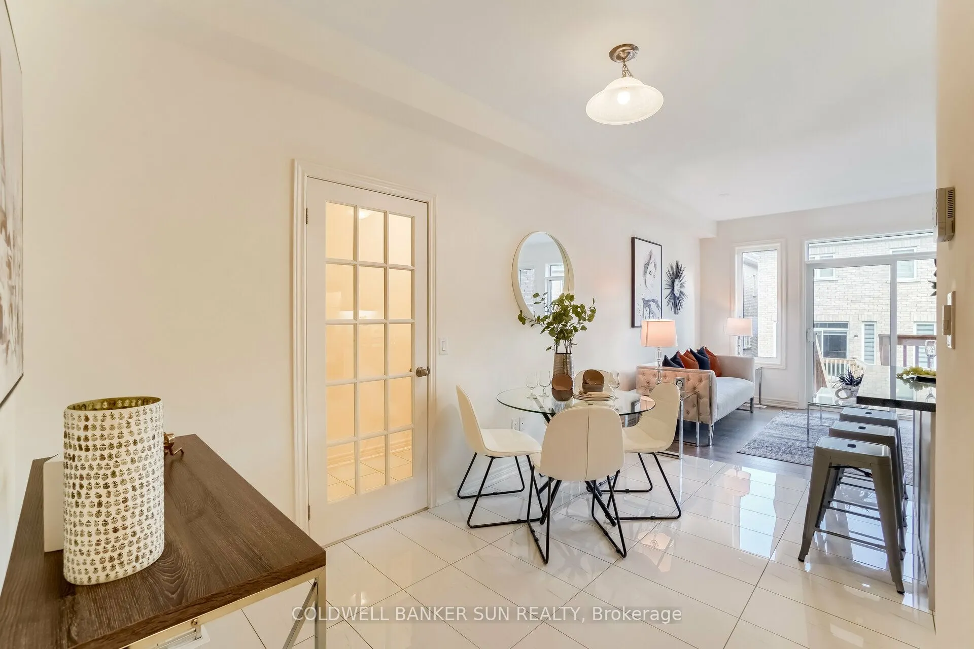 28 Benhurst Crescent