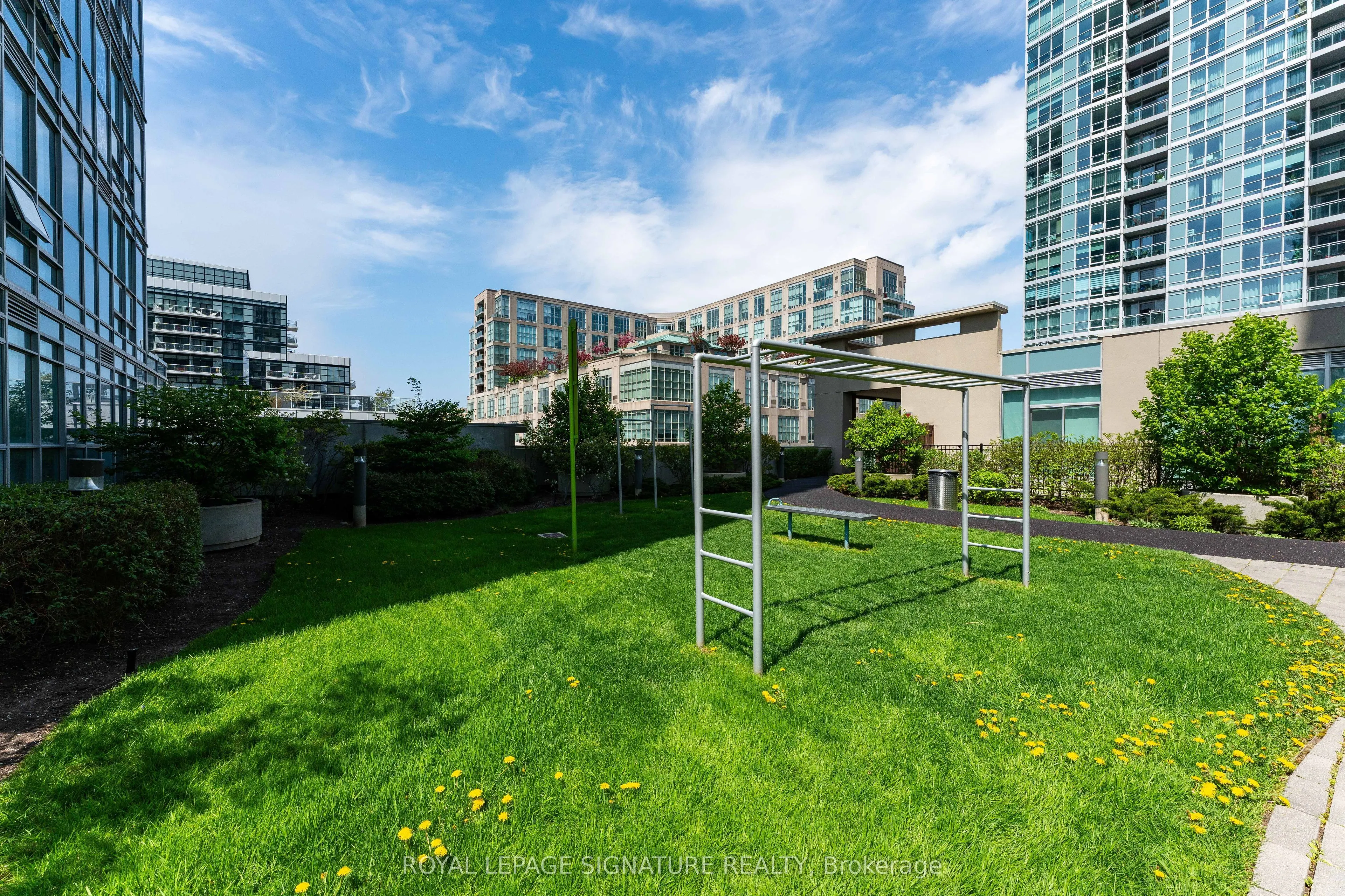 165 Legion Road N, #2521