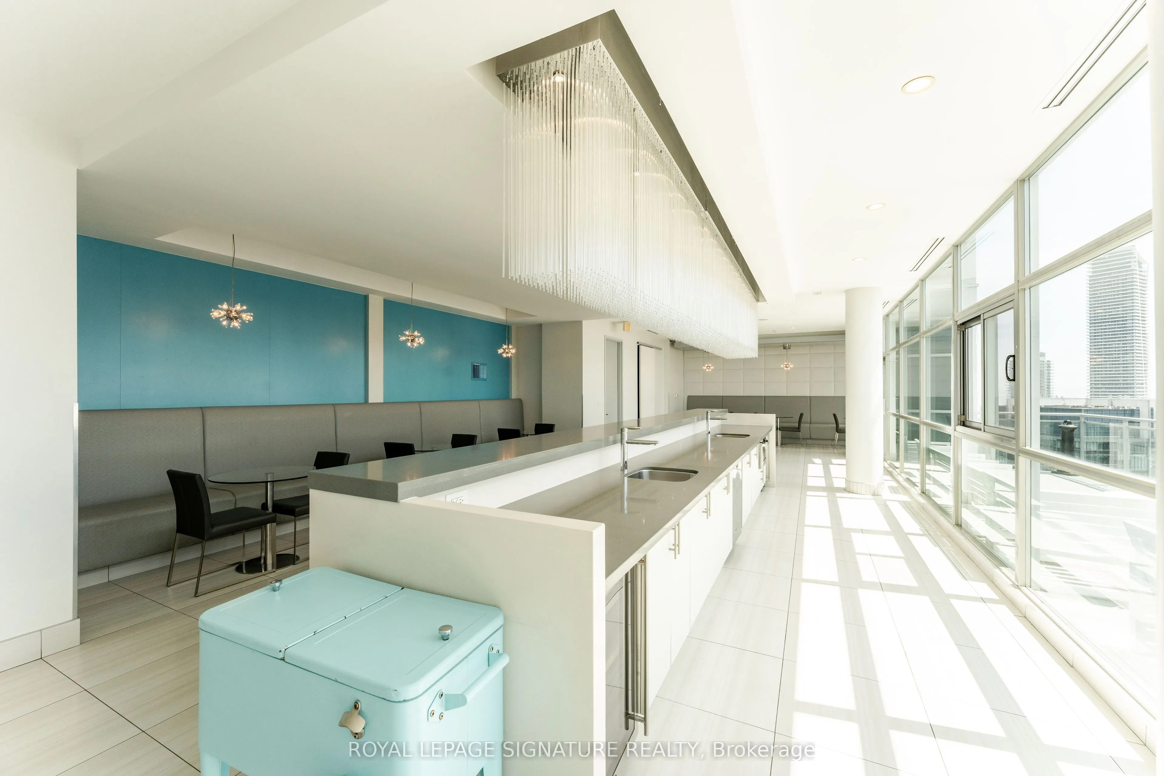 165 Legion Road N, #2521