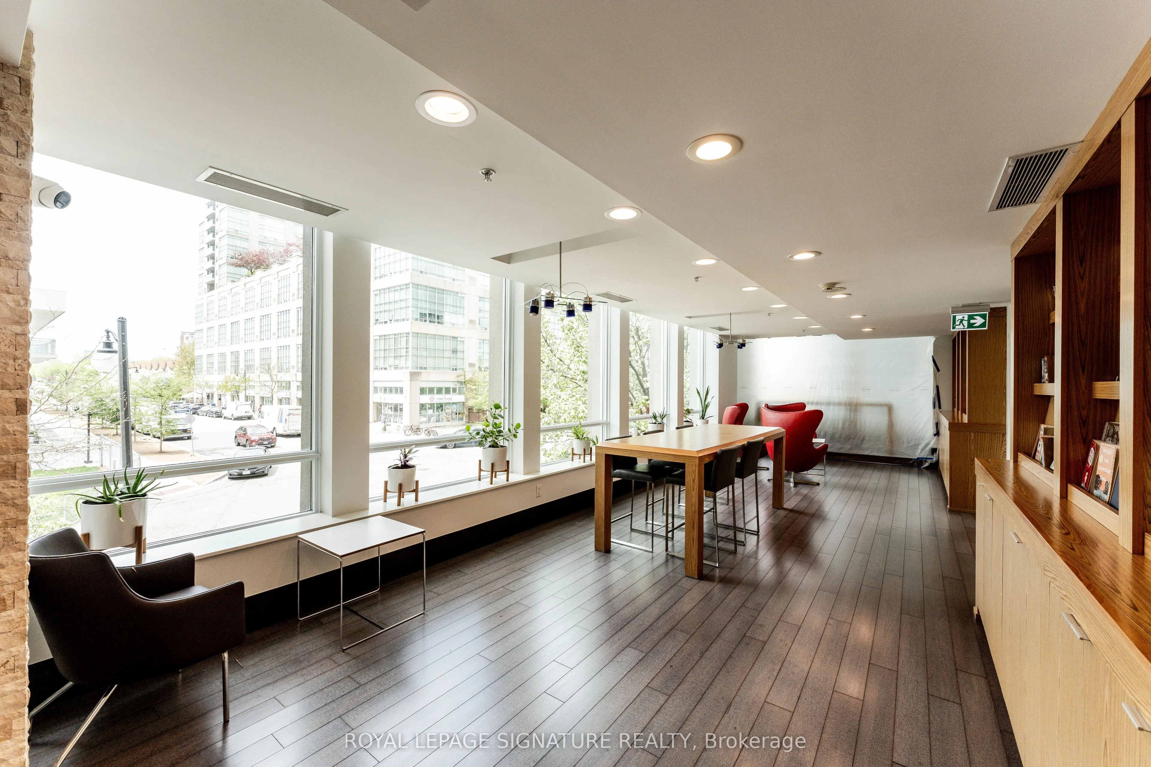 165 Legion Road N, #2521