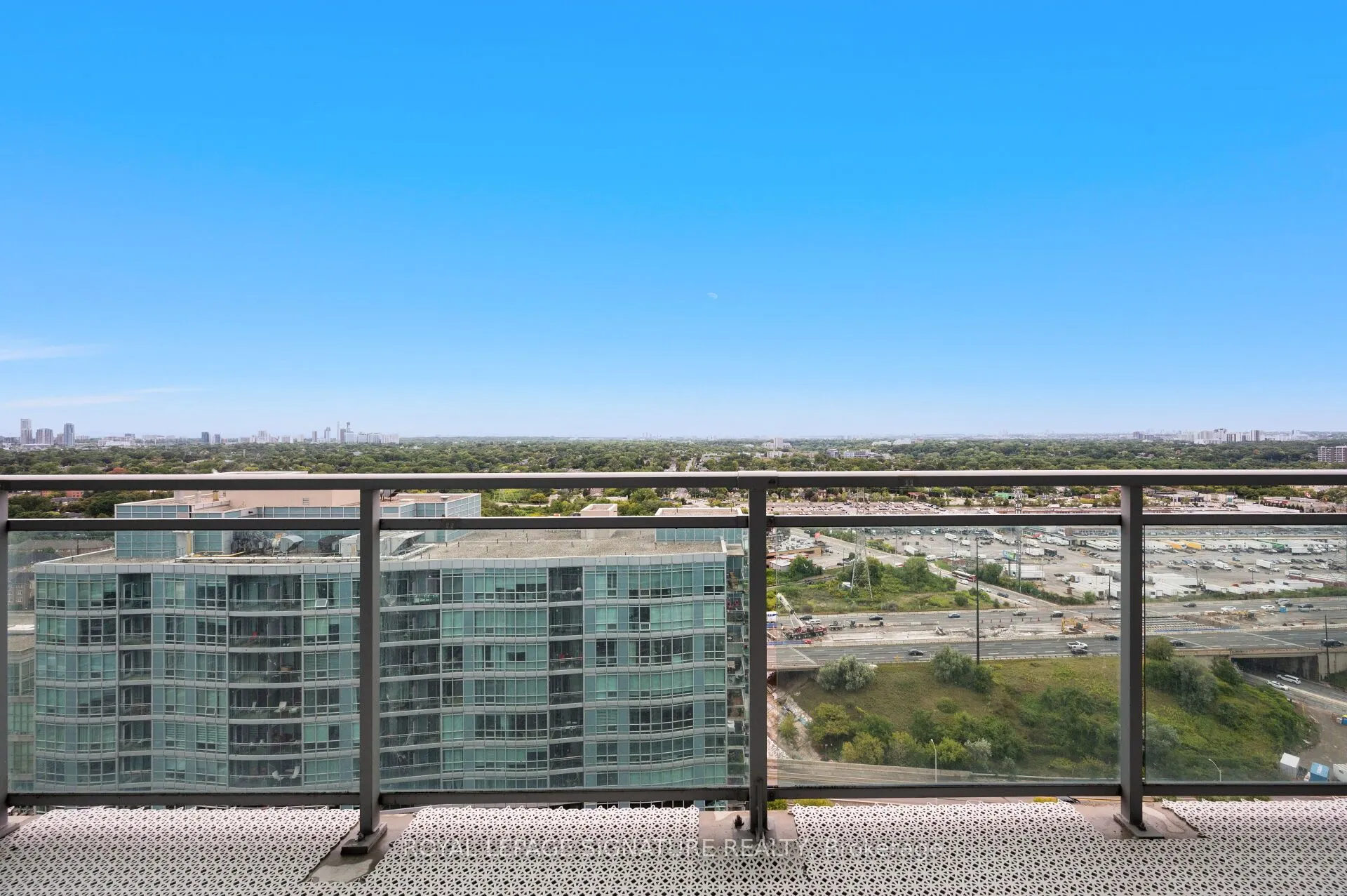 165 Legion Road N, #2521
