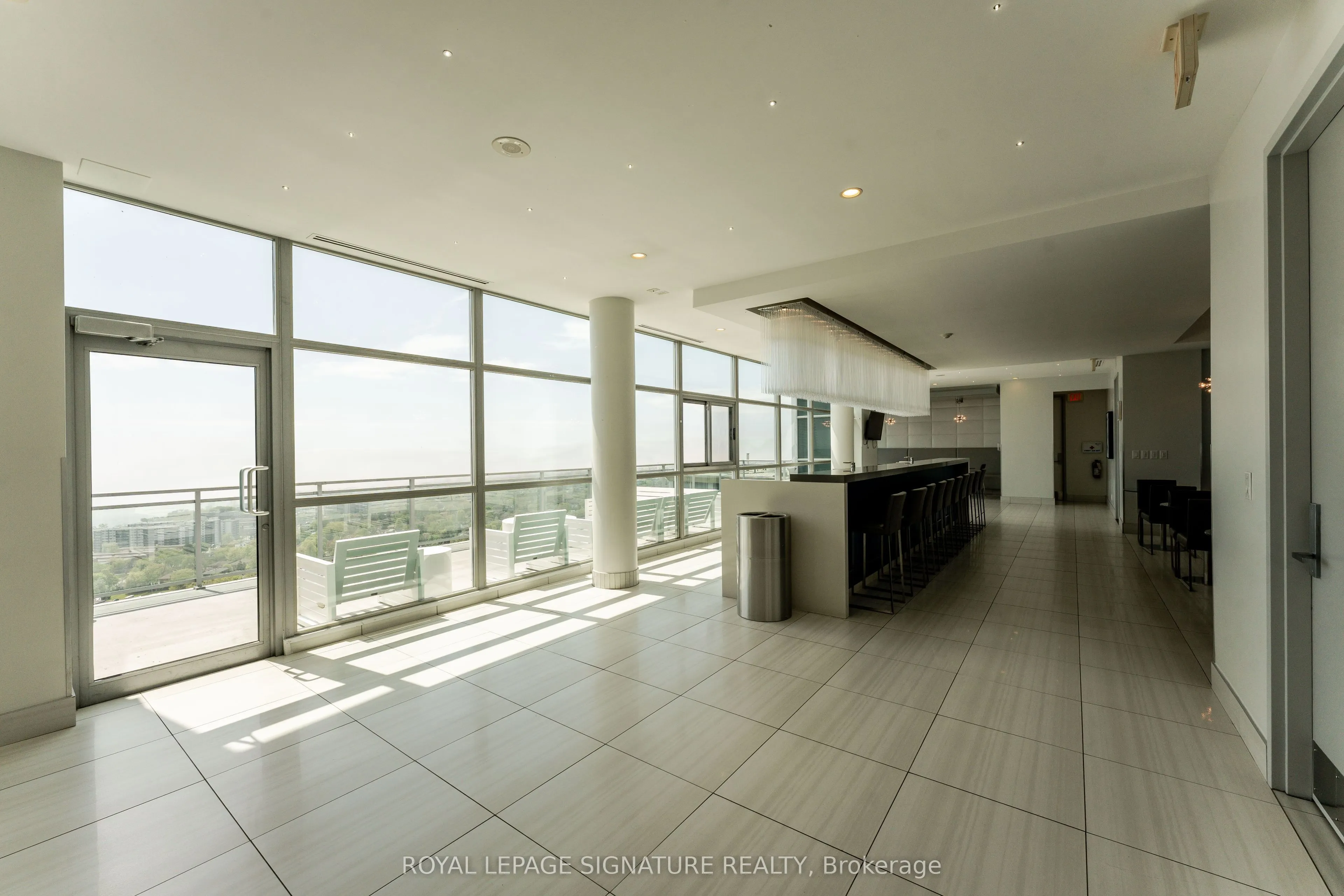 165 Legion Road N, #2521