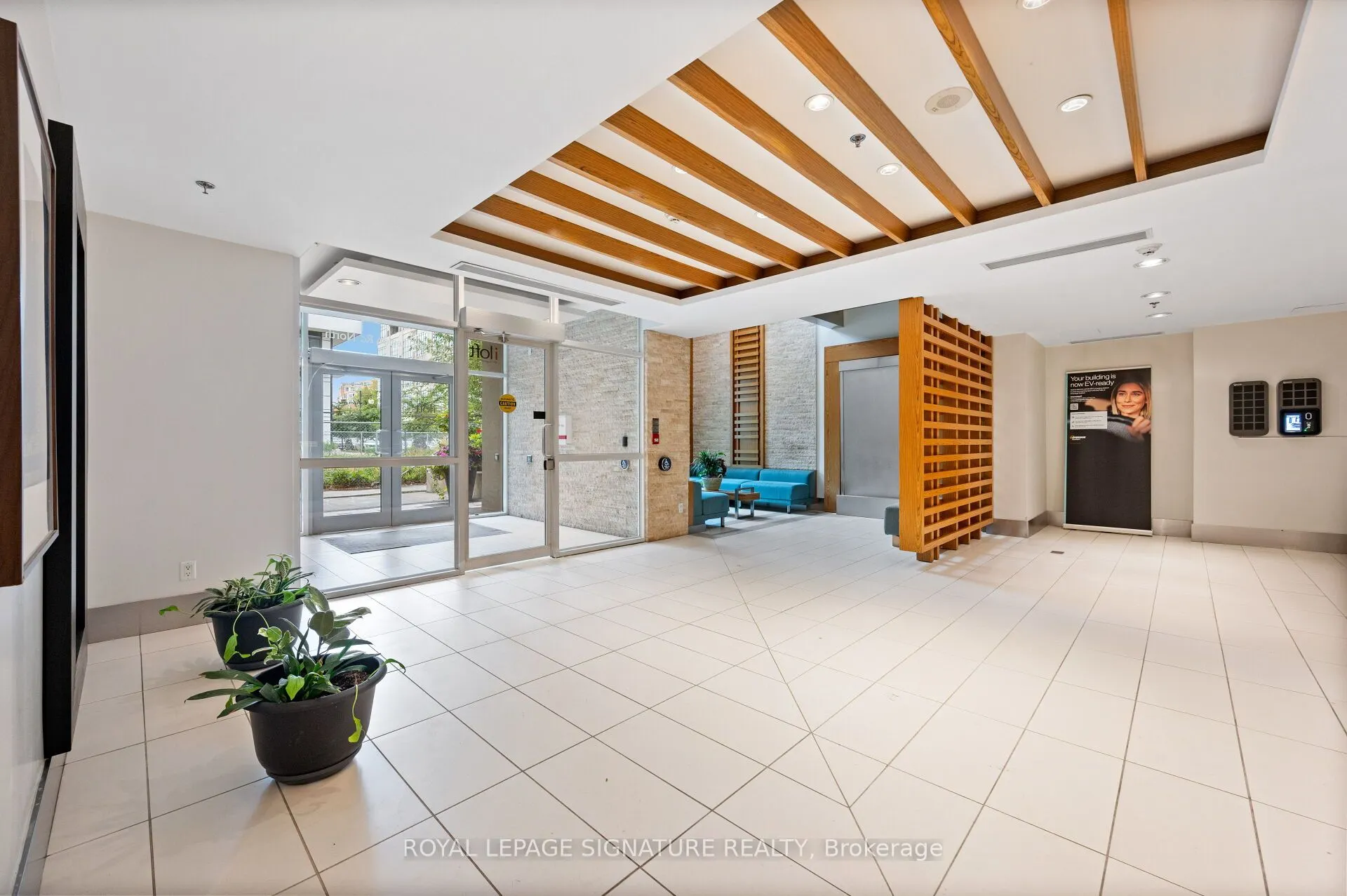 165 Legion Road N, #2521