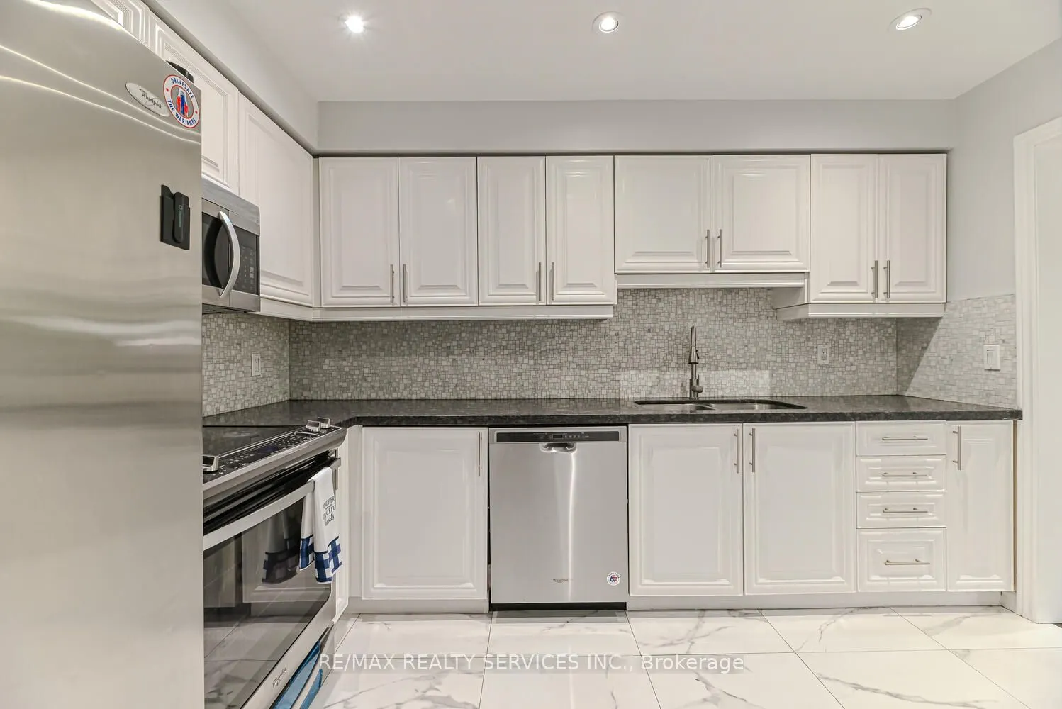 110 Heathcliffe Square, #6