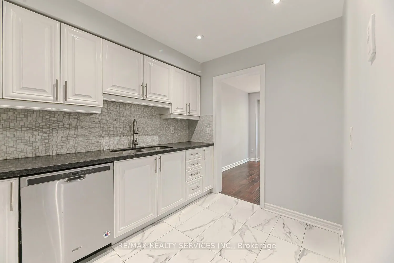 110 Heathcliffe Square, #6
