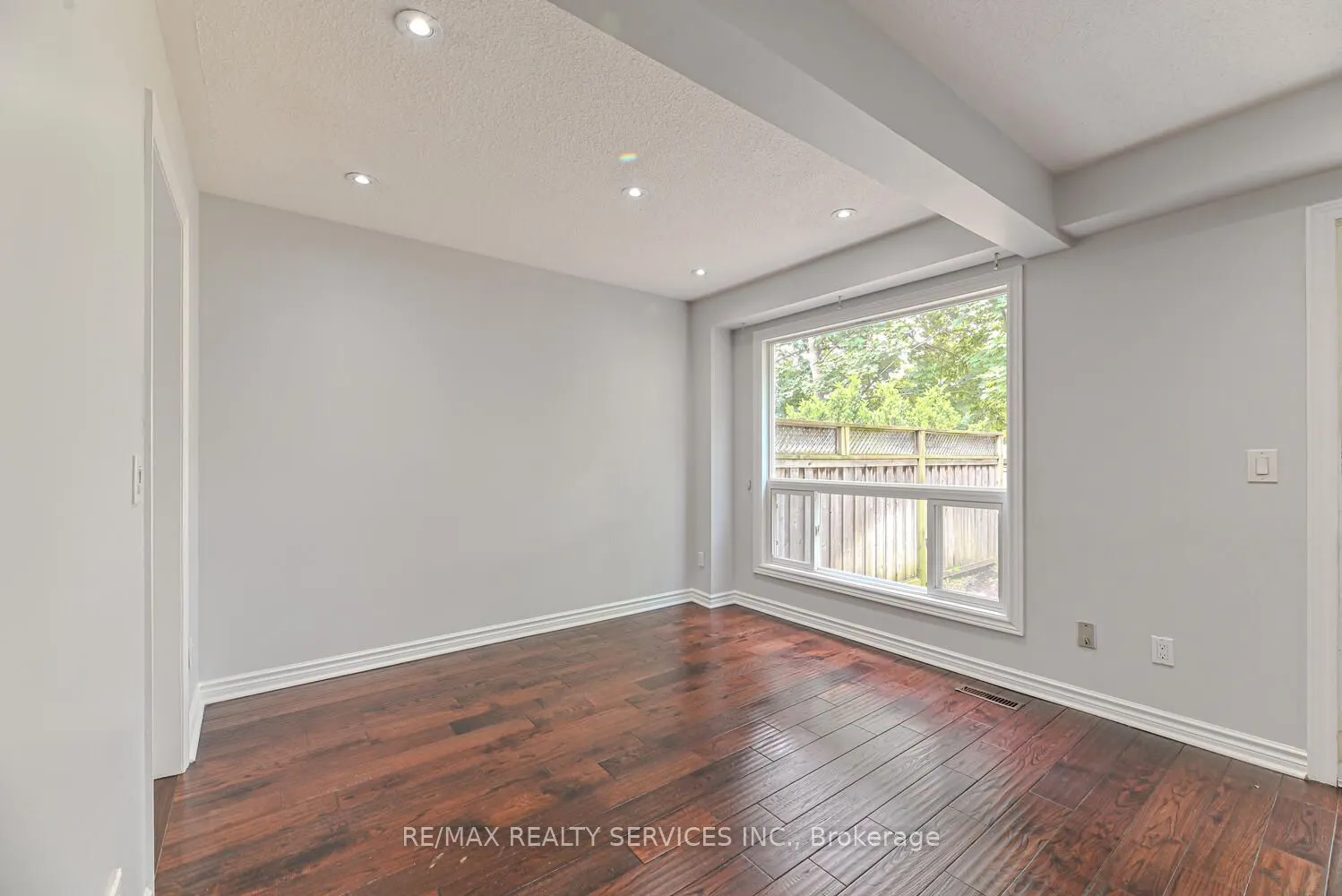 110 Heathcliffe Square, #6