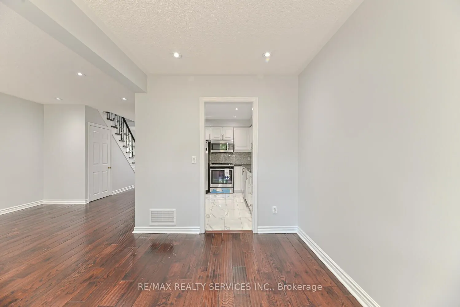 110 Heathcliffe Square, #6