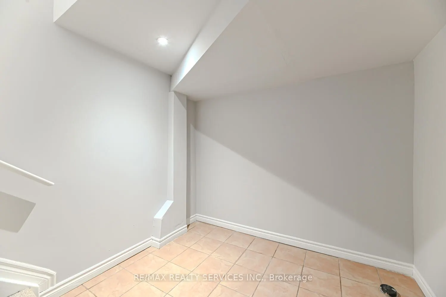 110 Heathcliffe Square, #6
