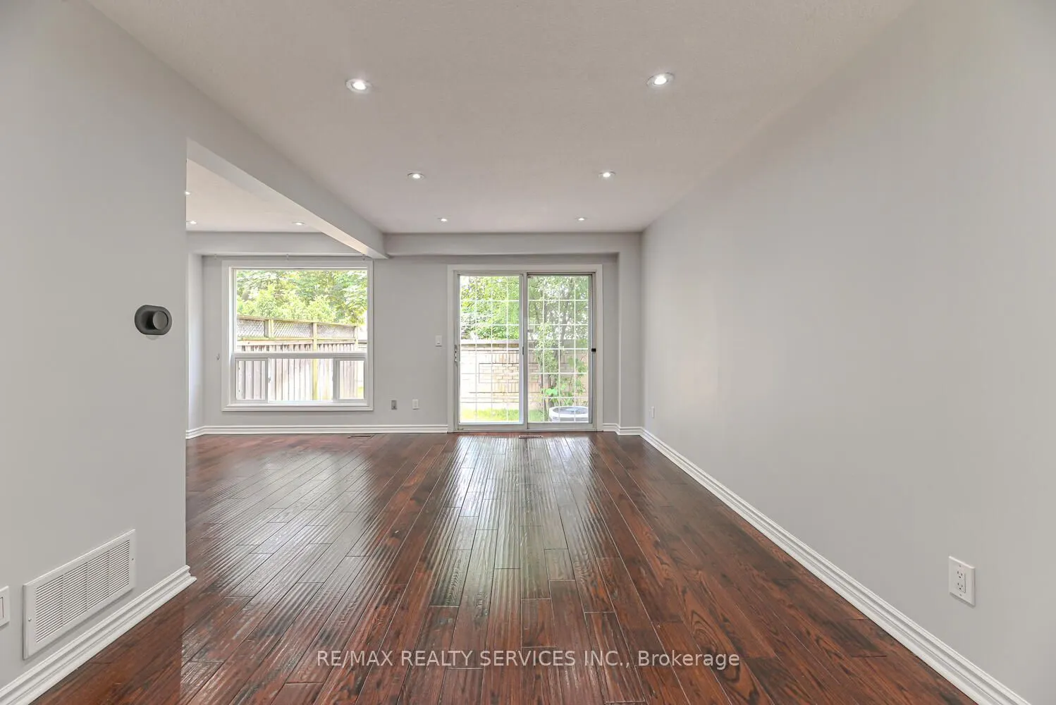 110 Heathcliffe Square, #6