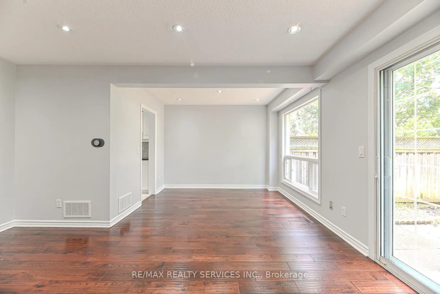 110 Heathcliffe Square, #6