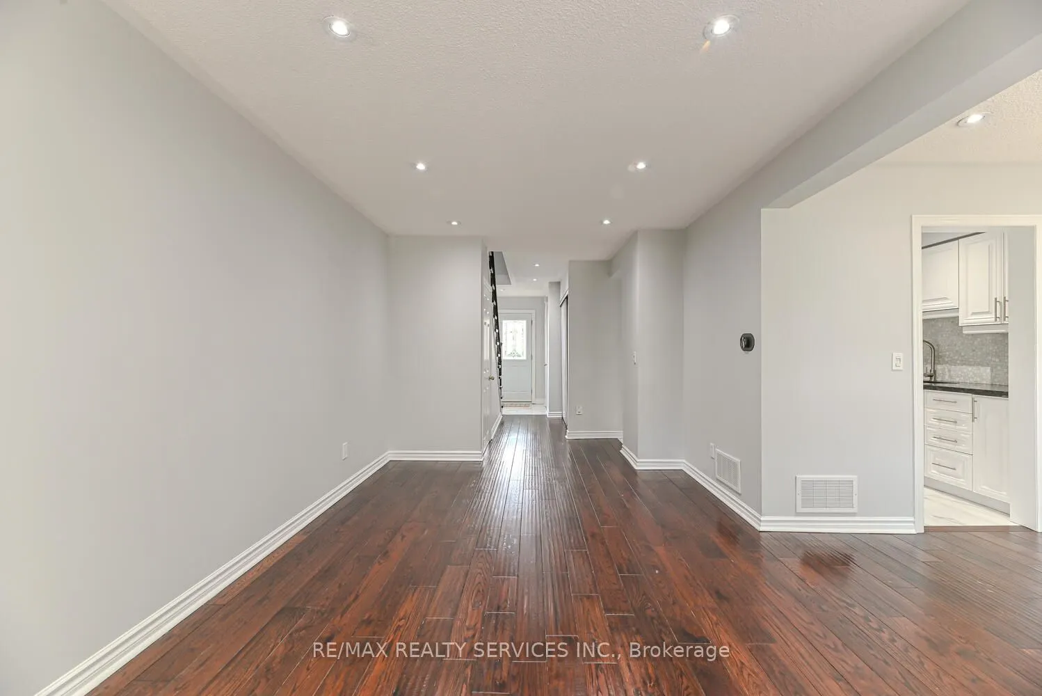 110 Heathcliffe Square, #6