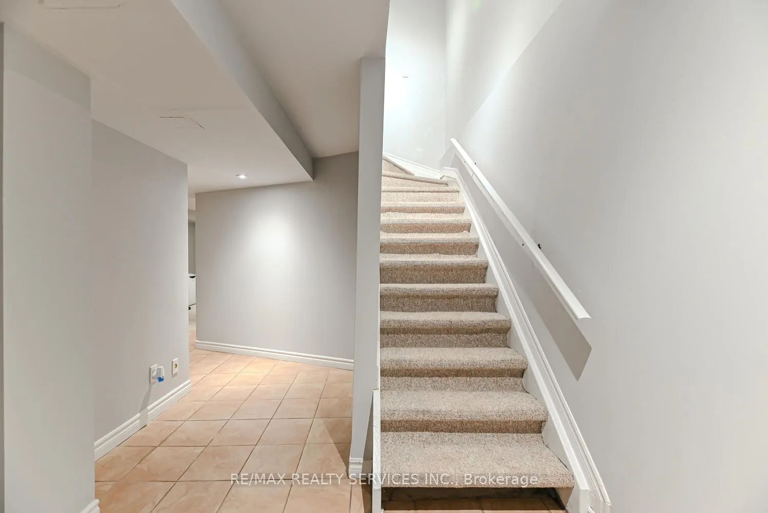 110 Heathcliffe Square, #6