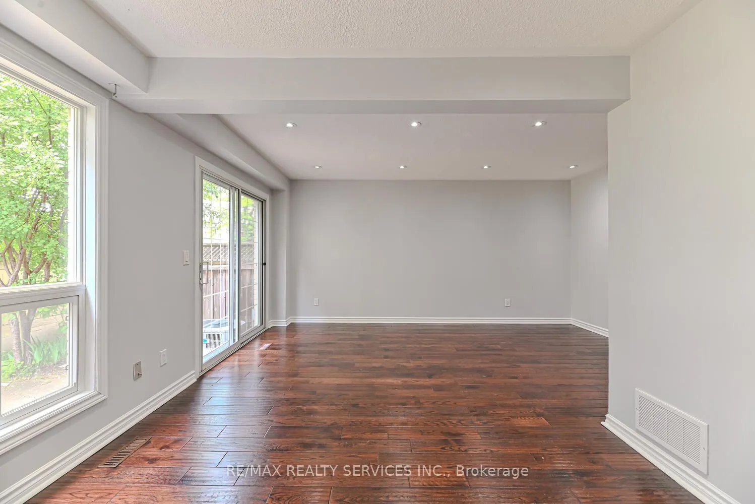 110 Heathcliffe Square, #6