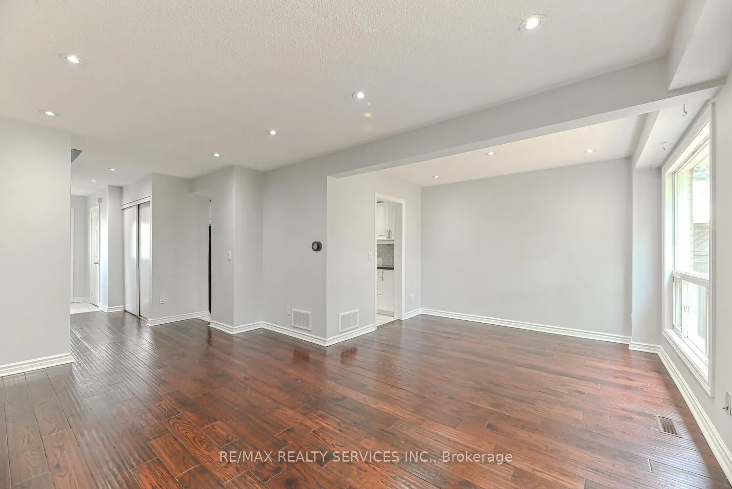110 Heathcliffe Square, #6