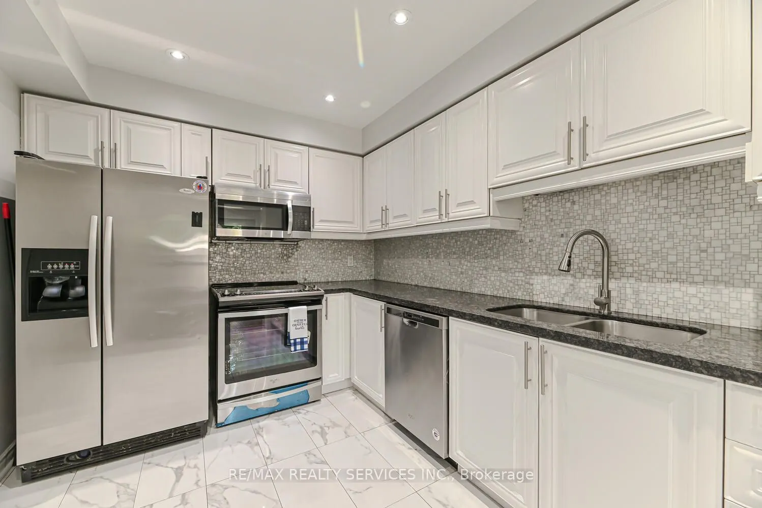 110 Heathcliffe Square, #6