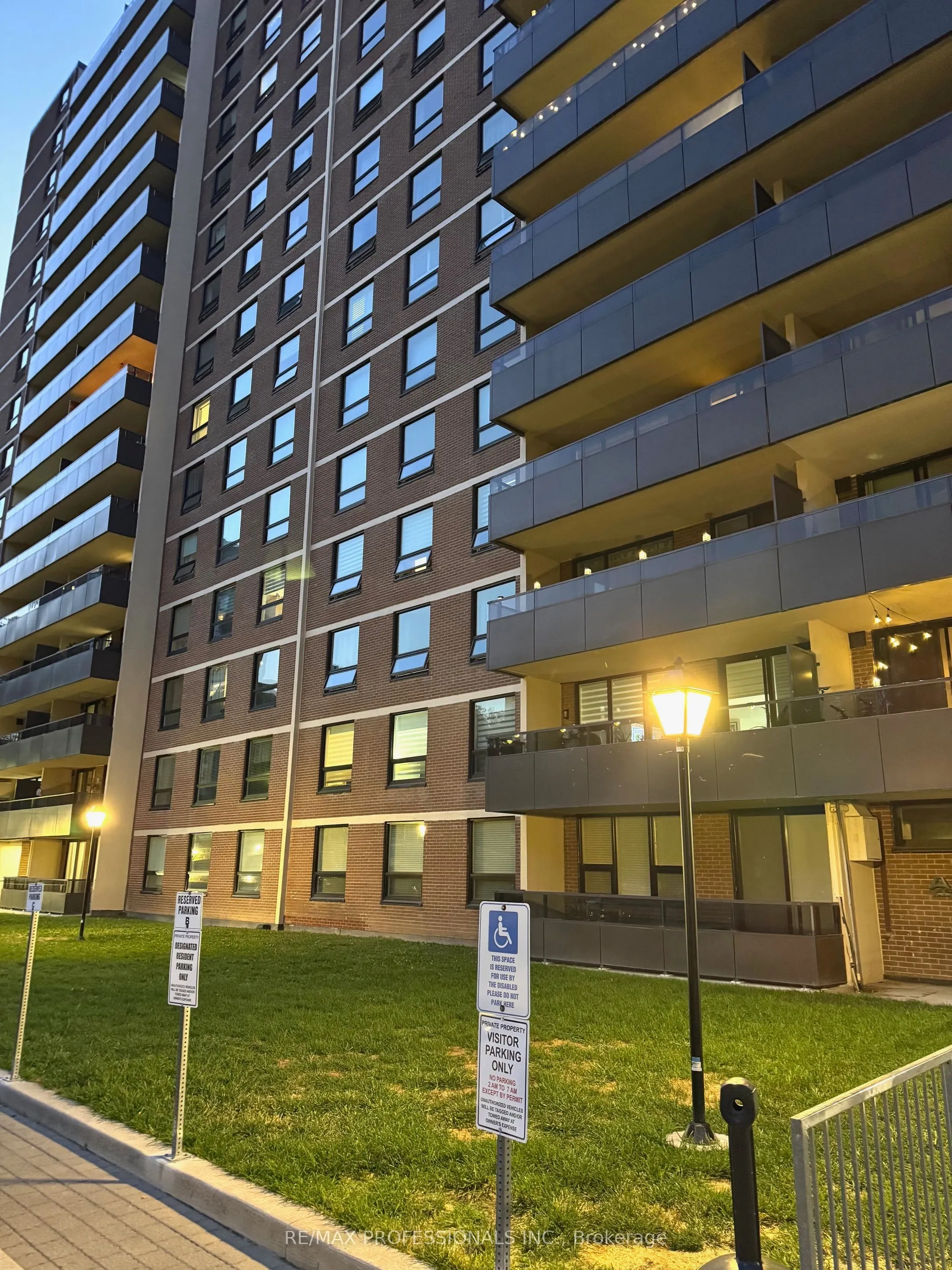 15 La Rose Avenue, #307