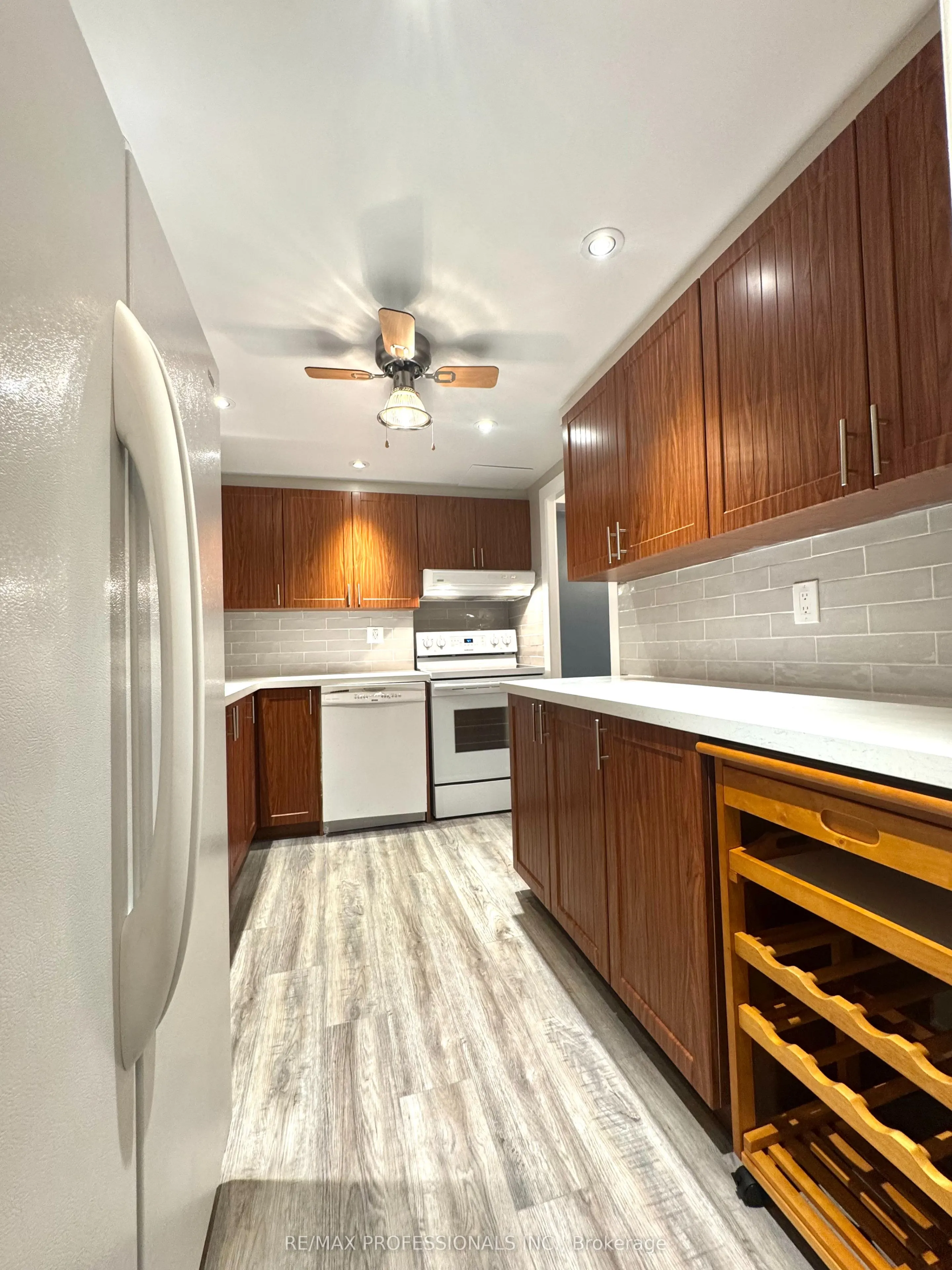 15 La Rose Avenue, #307
