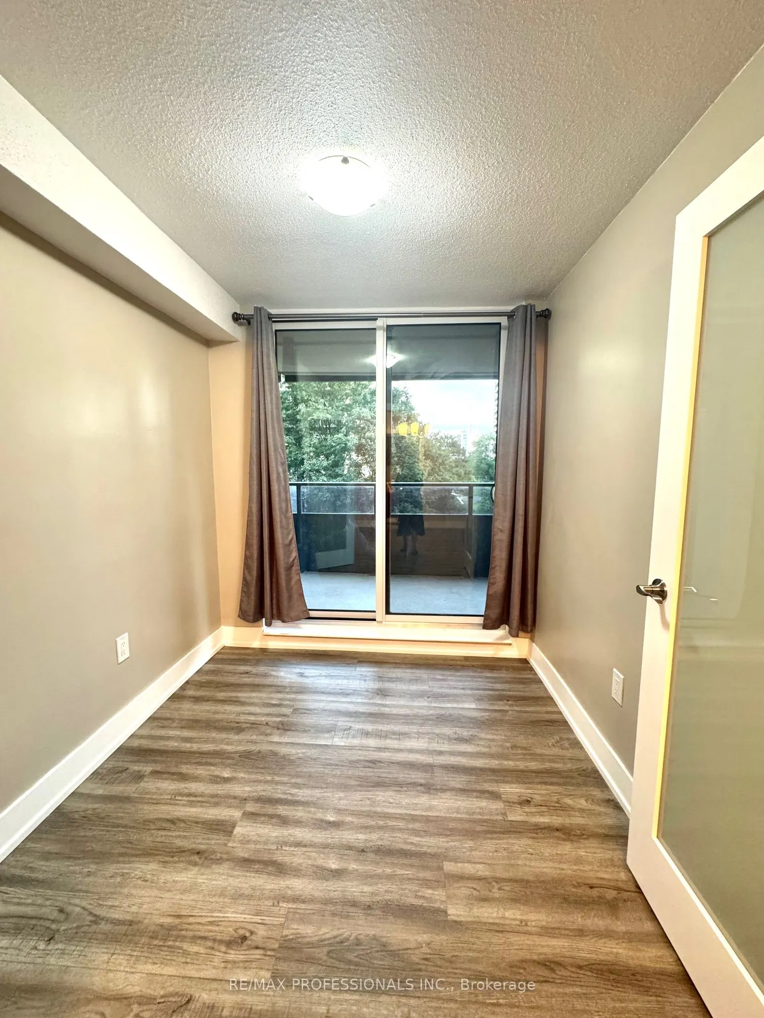 15 La Rose Avenue, #307
