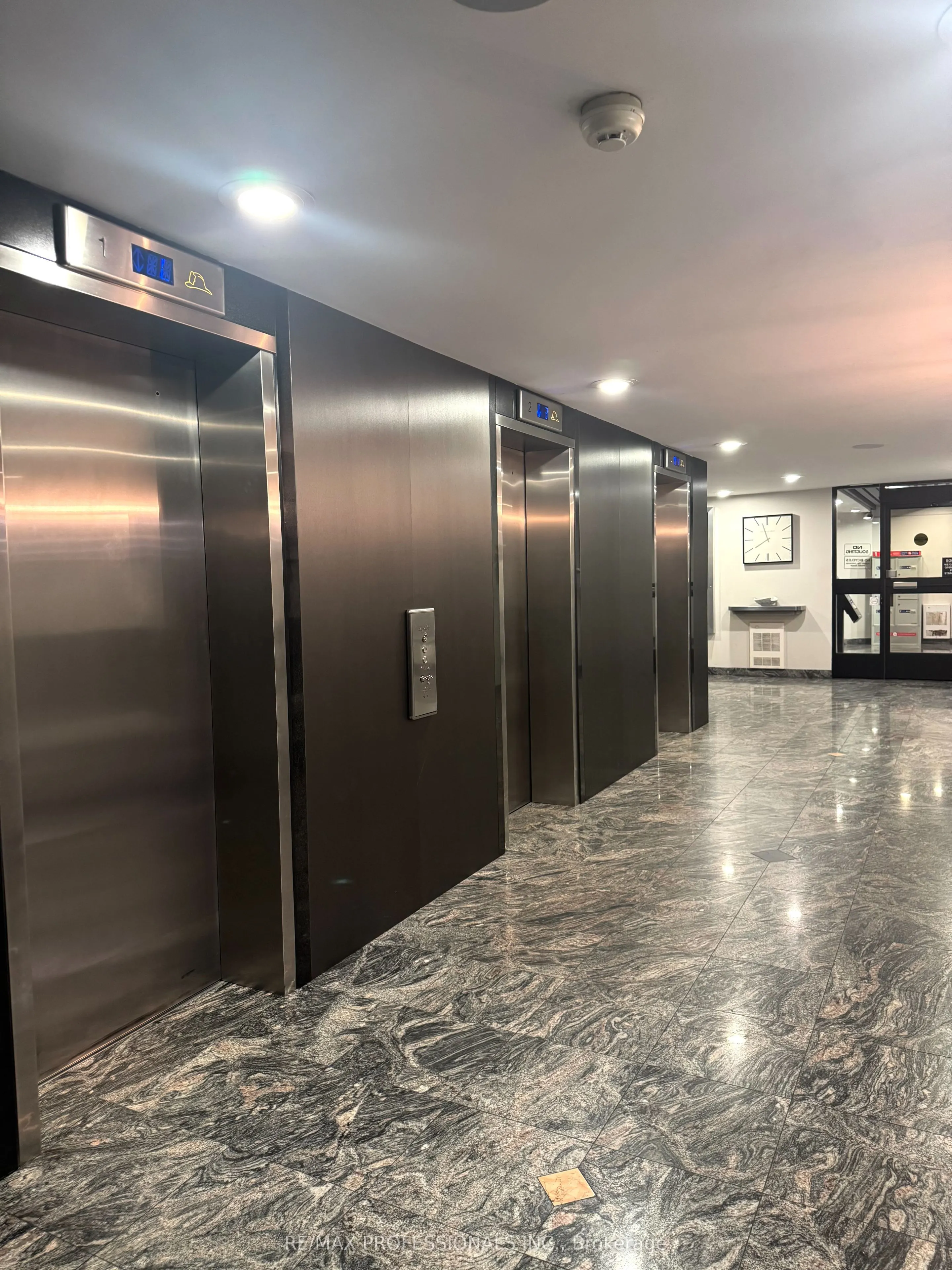 15 La Rose Avenue, #307
