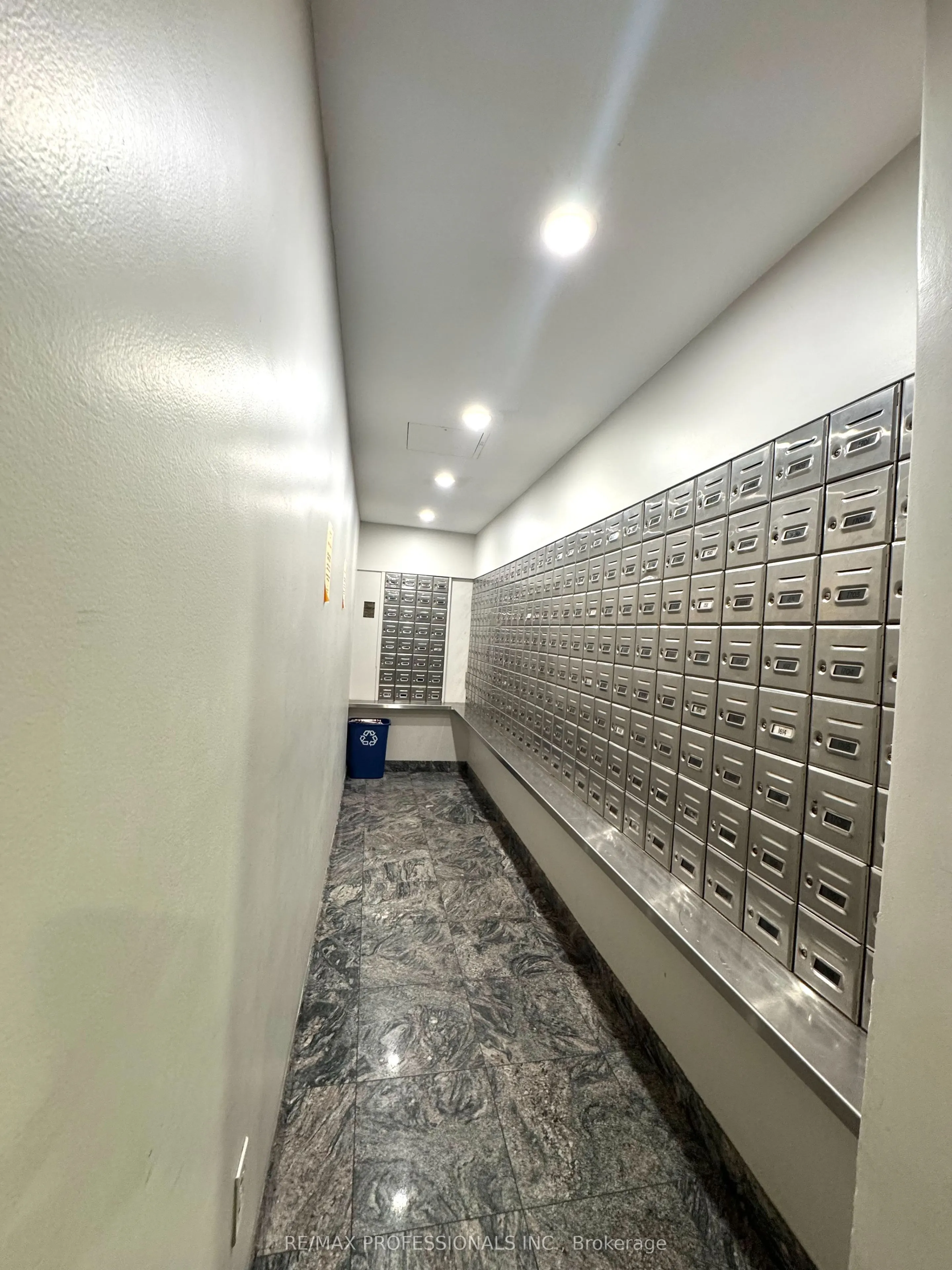 15 La Rose Avenue, #307
