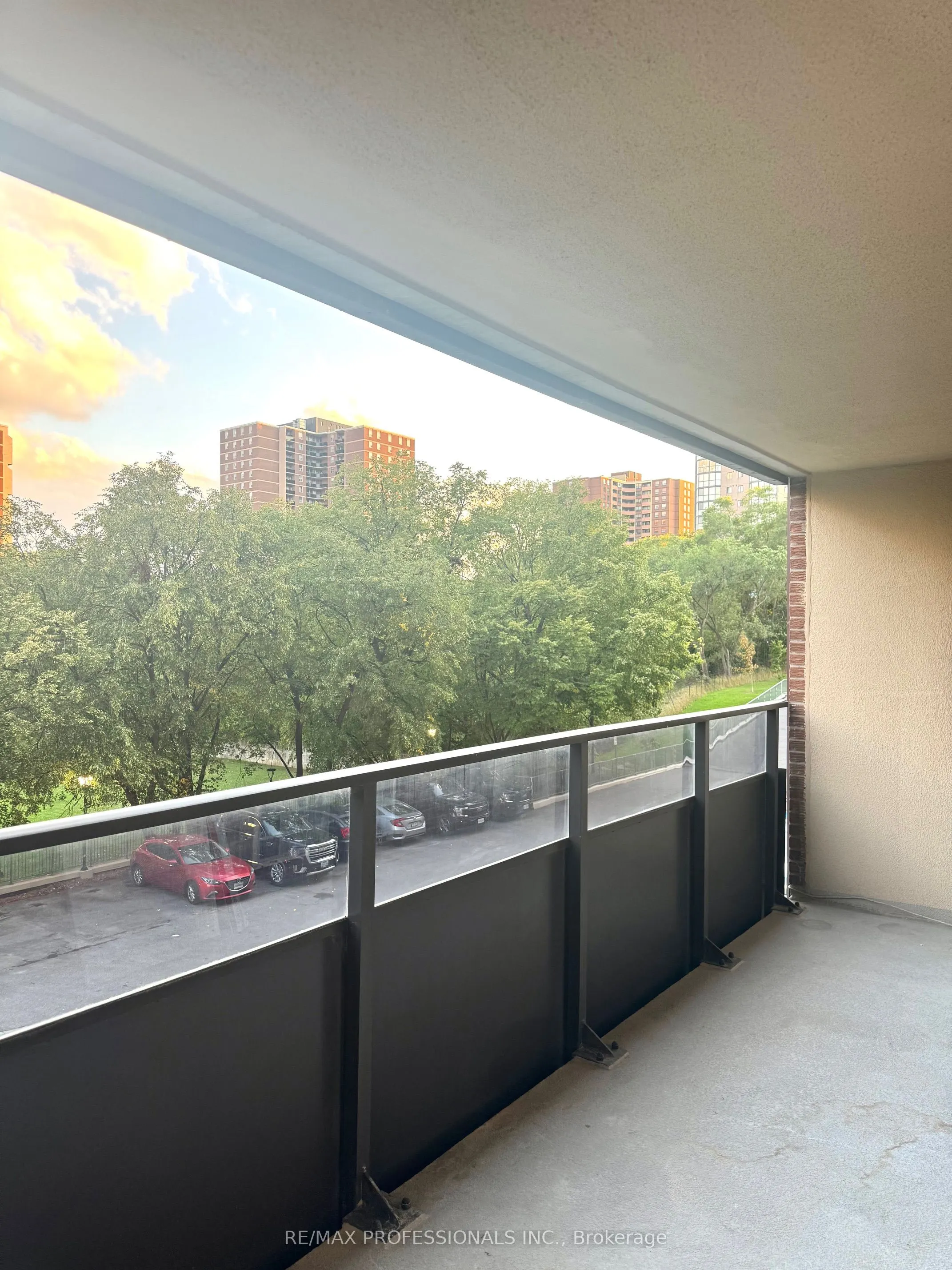 15 La Rose Avenue, #307